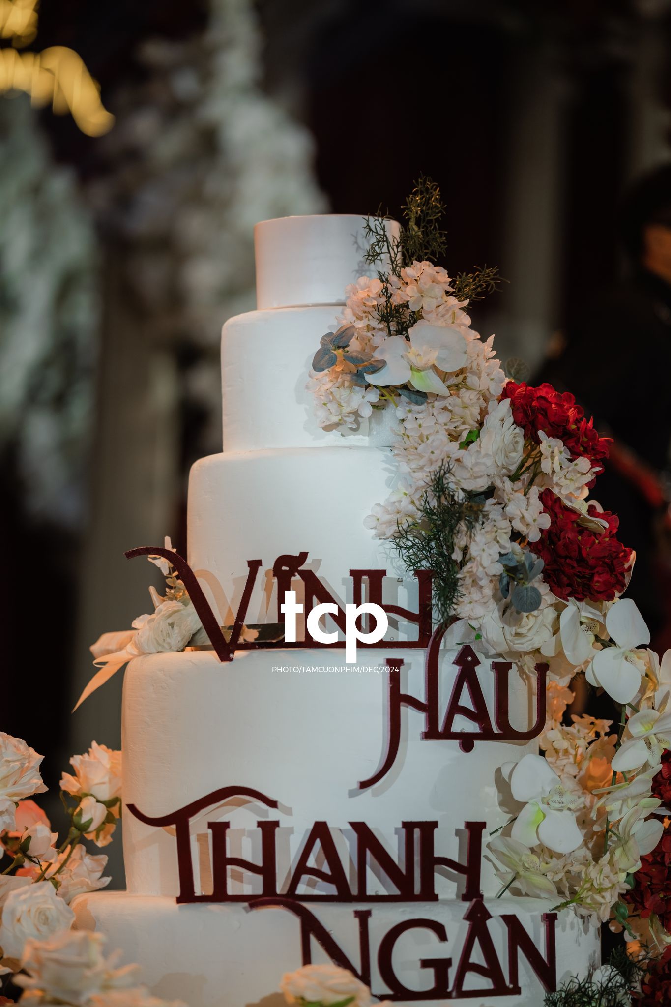 Tám Cuộn Phim - Khoảnh khắc rạng rỡ của tình yêu đôi lứa