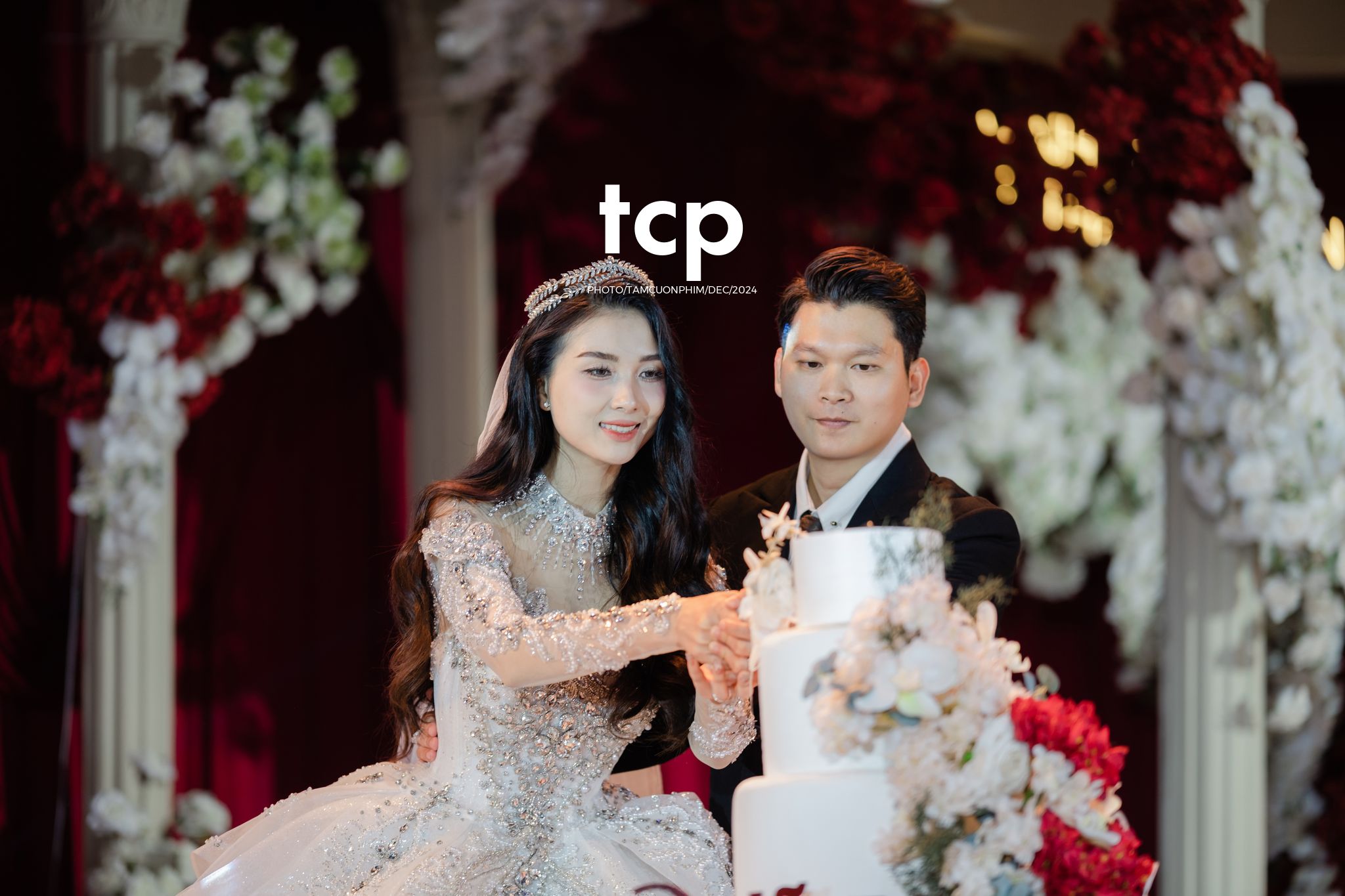 Tám Cuộn Phim - Khoảnh khắc rạng rỡ của tình yêu đôi lứa