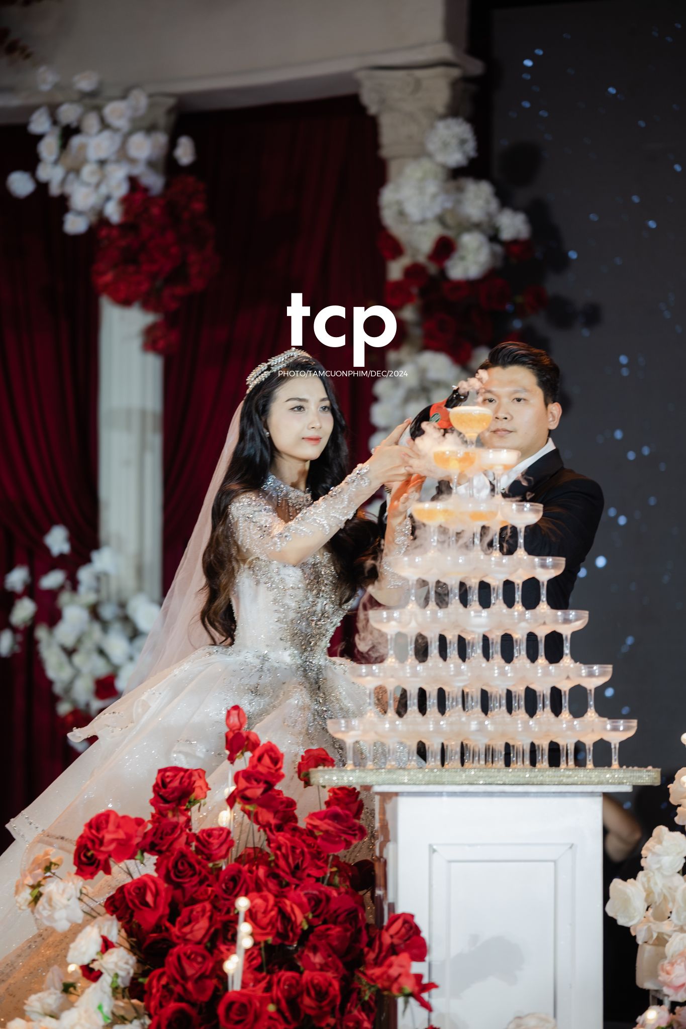 Tám Cuộn Phim - Khoảnh khắc rạng rỡ của tình yêu đôi lứa