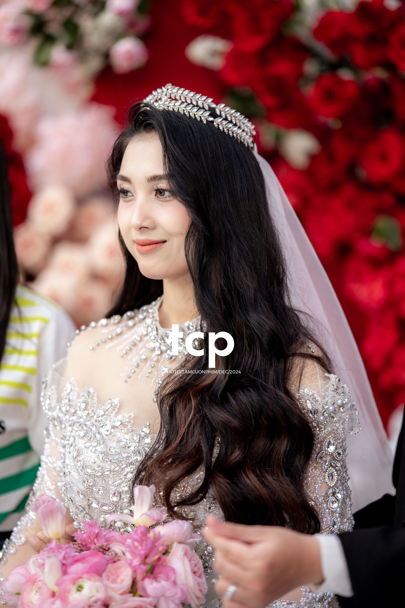 Tám Cuộn Phim - Khoảnh khắc rạng rỡ của tình yêu đôi lứa