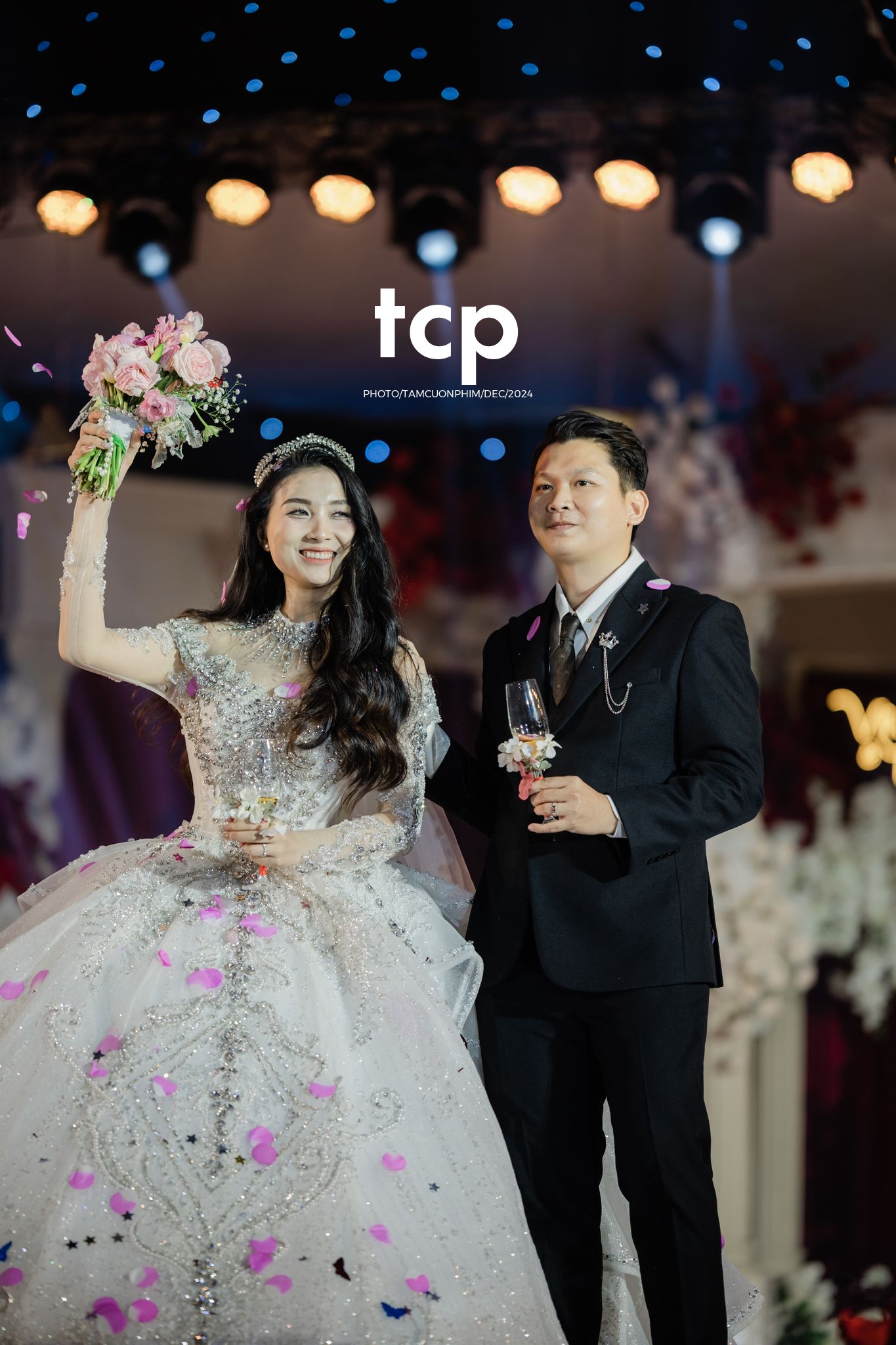 Tám Cuộn Phim - Khoảnh khắc rạng rỡ của tình yêu đôi lứa