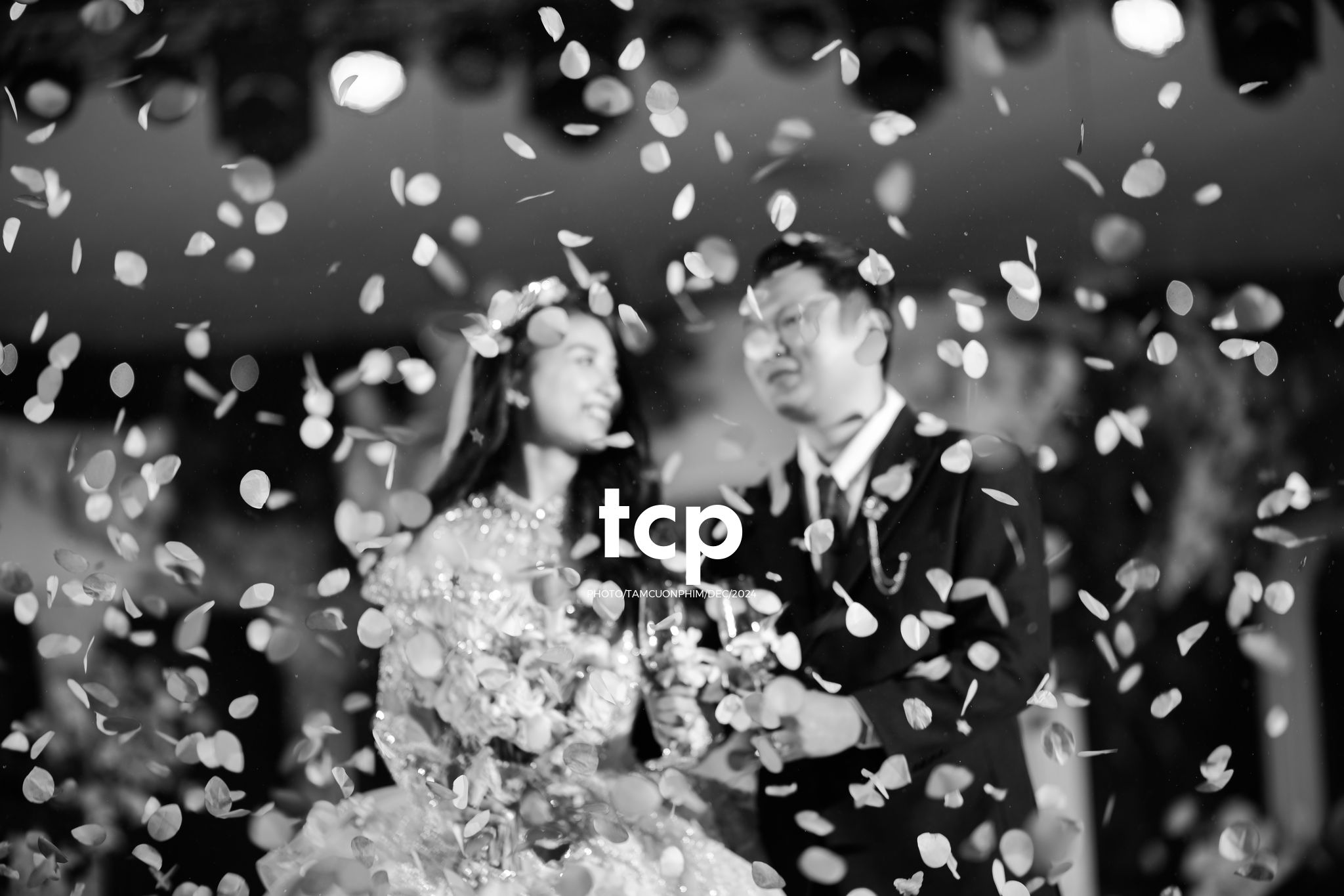 Tám Cuộn Phim - Khoảnh khắc rạng rỡ của tình yêu đôi lứa