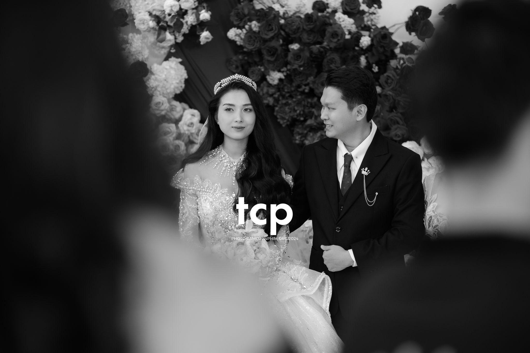 Tám Cuộn Phim - Khoảnh khắc rạng rỡ của tình yêu đôi lứa