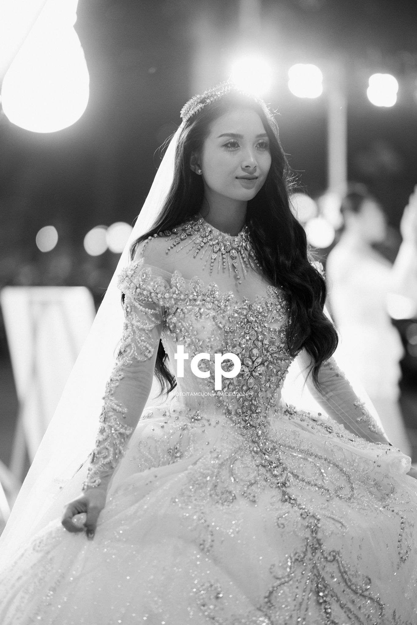 Tám Cuộn Phim - Khoảnh khắc rạng rỡ của tình yêu đôi lứa