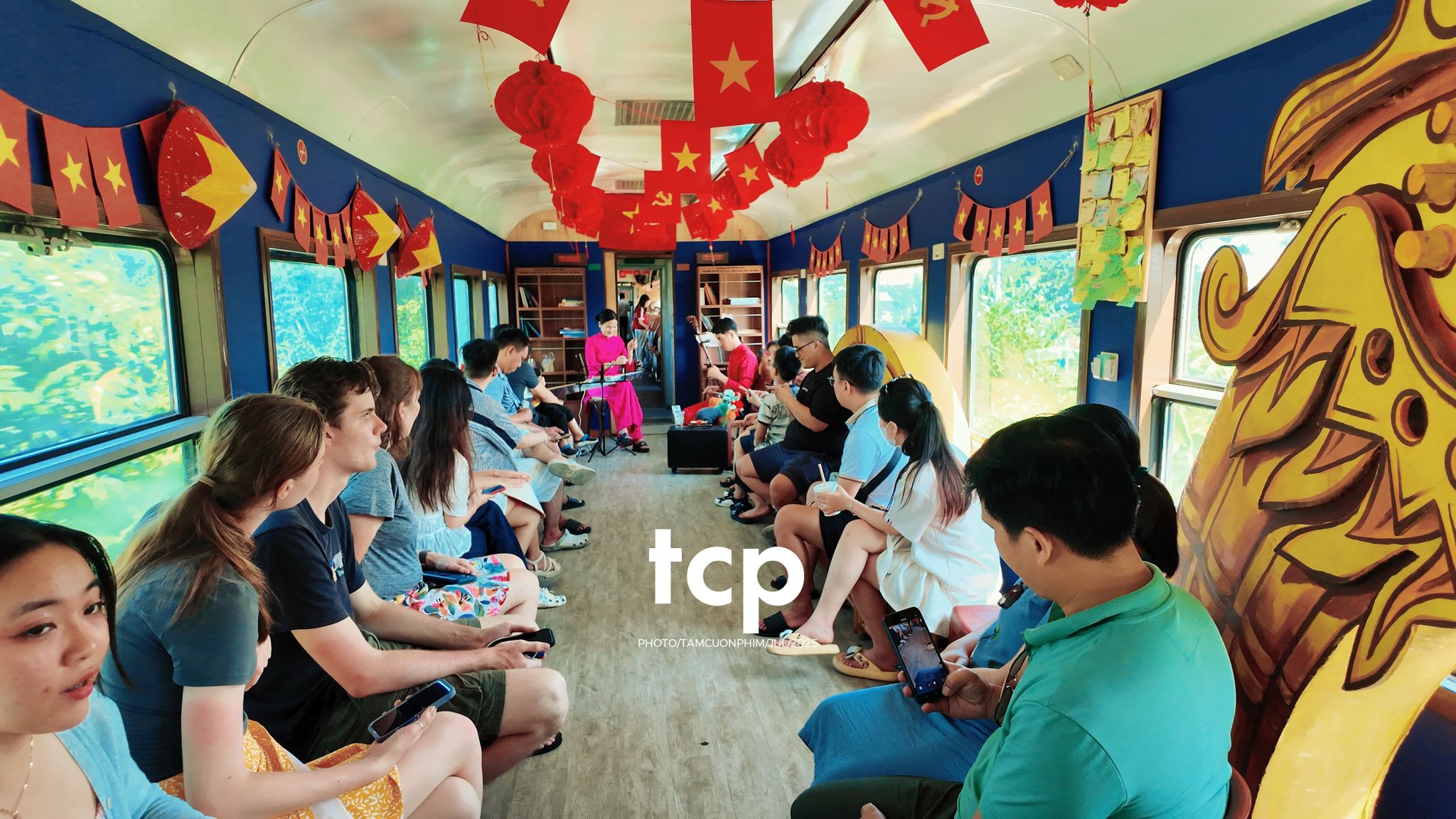 Tám Cuộn Phim - Chuyến tàu rời ga sớm