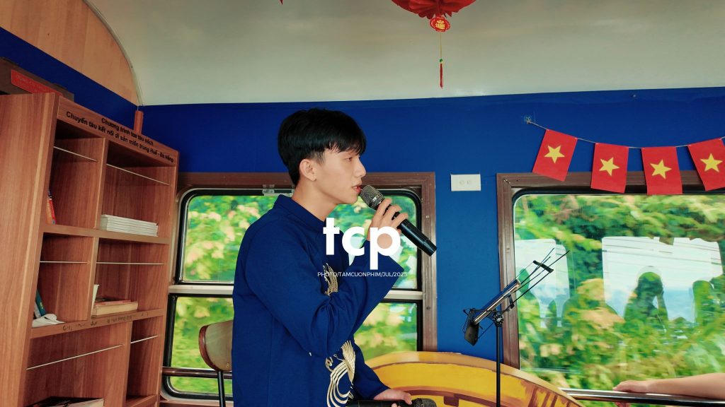 Tám Cuộn Phim - Chuyến tàu rời ga sớm