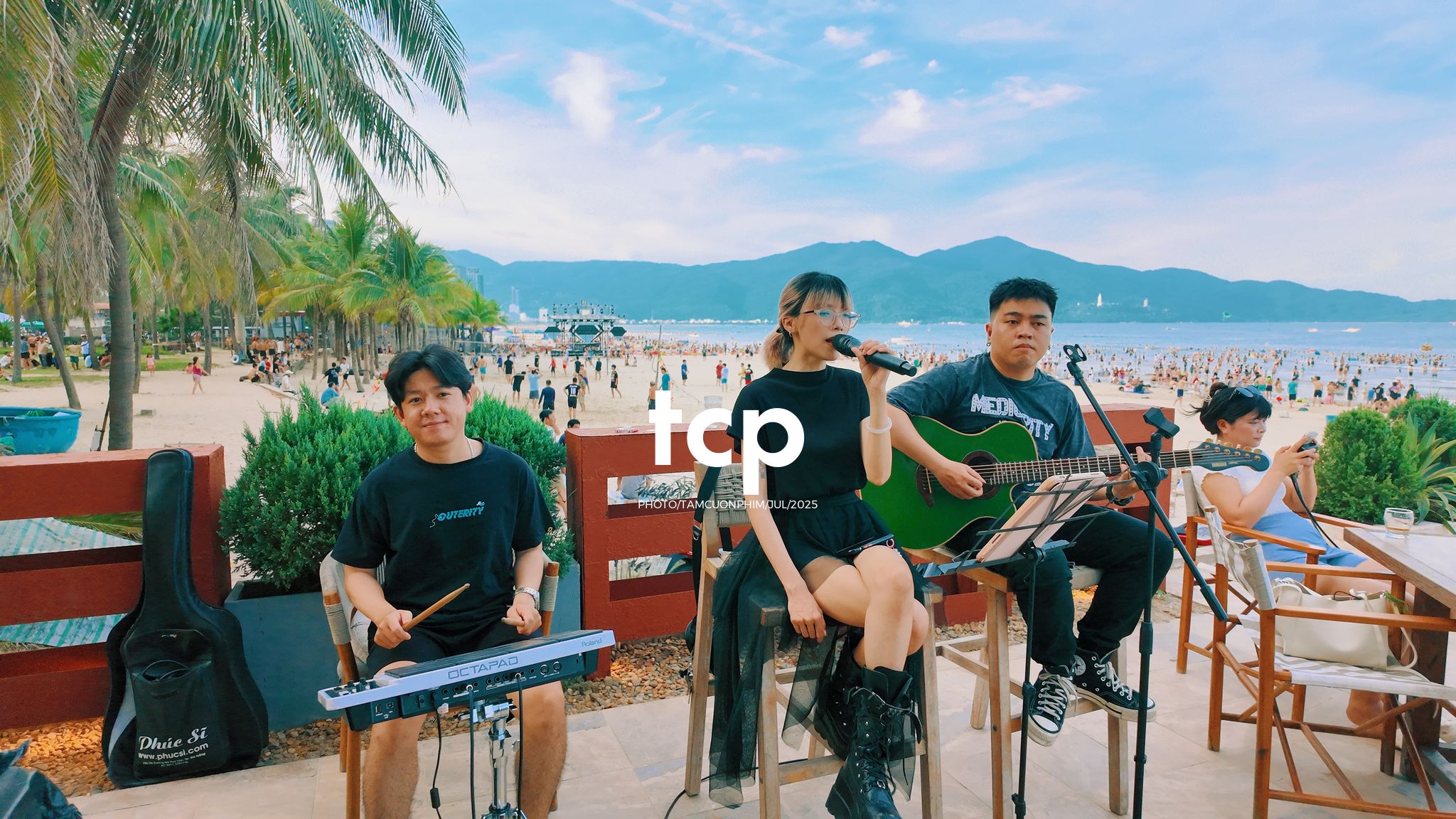 Tám Cuộn Phim - HÀNH TRÌNH CỦA ÁNH SÁNG VÀ NHỊP ĐIỆU CỘNG HƯỞNG