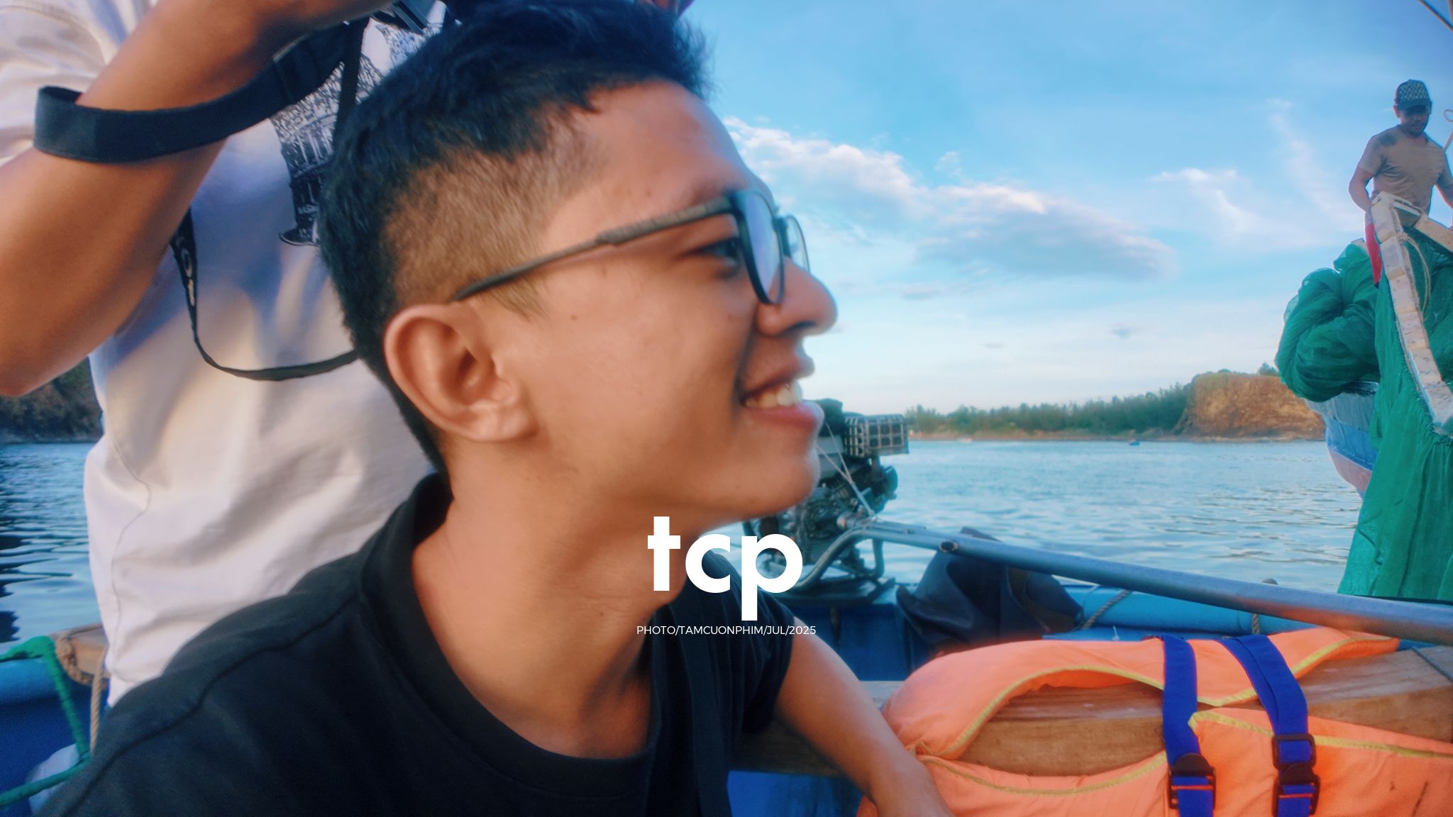 Tám Cuộn Phim - Đi trốn ở thiên đường san hô có gì vui?