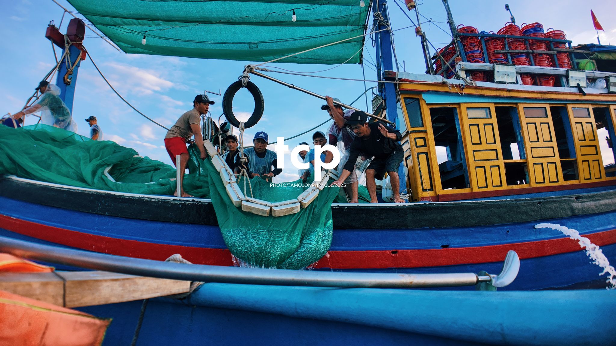 Tám Cuộn Phim - Đi trốn ở thiên đường san hô có gì vui?