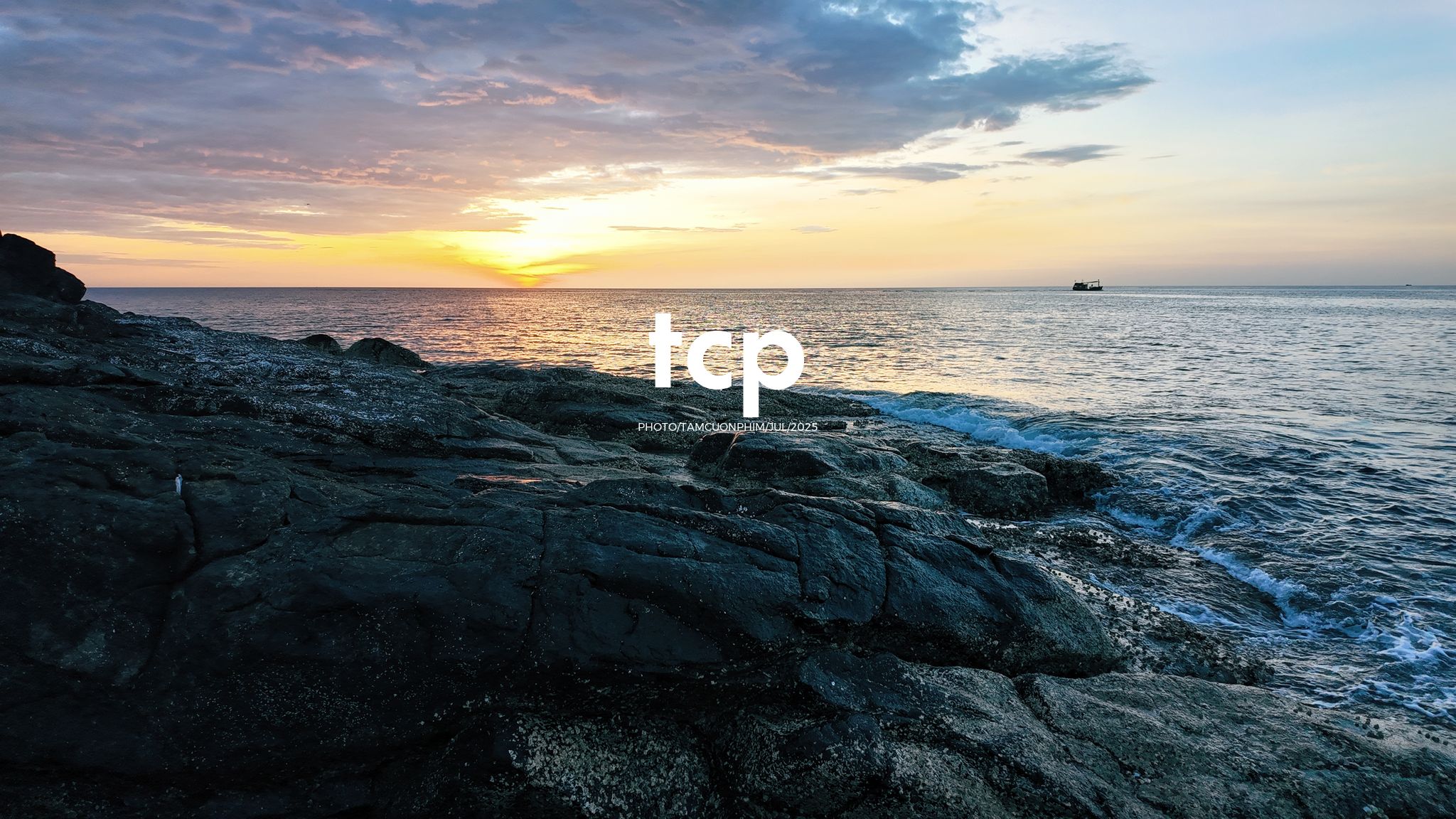 Tám Cuộn Phim - Đi trốn ở thiên đường san hô có gì vui?