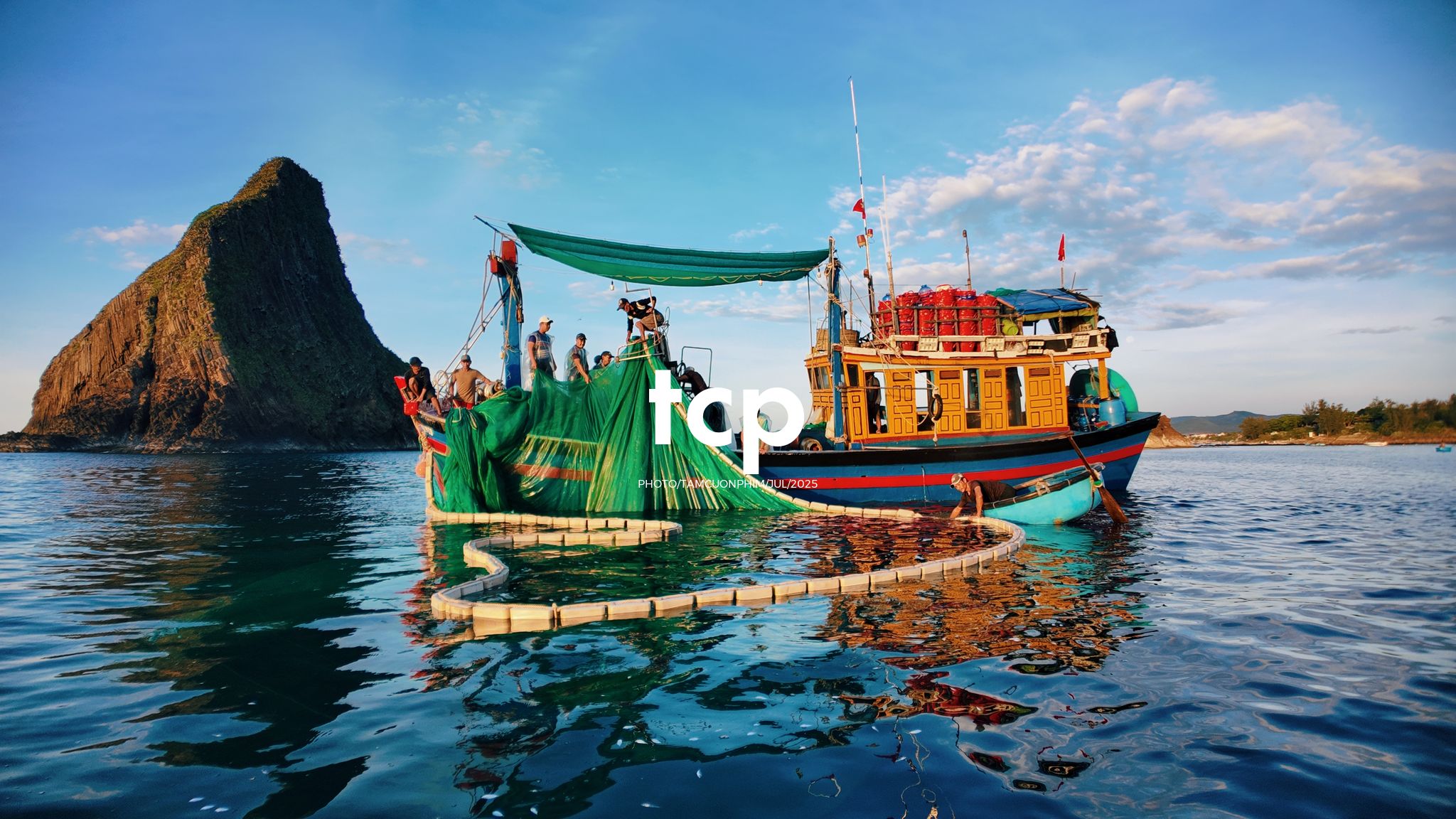 Tám Cuộn Phim - Đi trốn ở thiên đường san hô có gì vui?