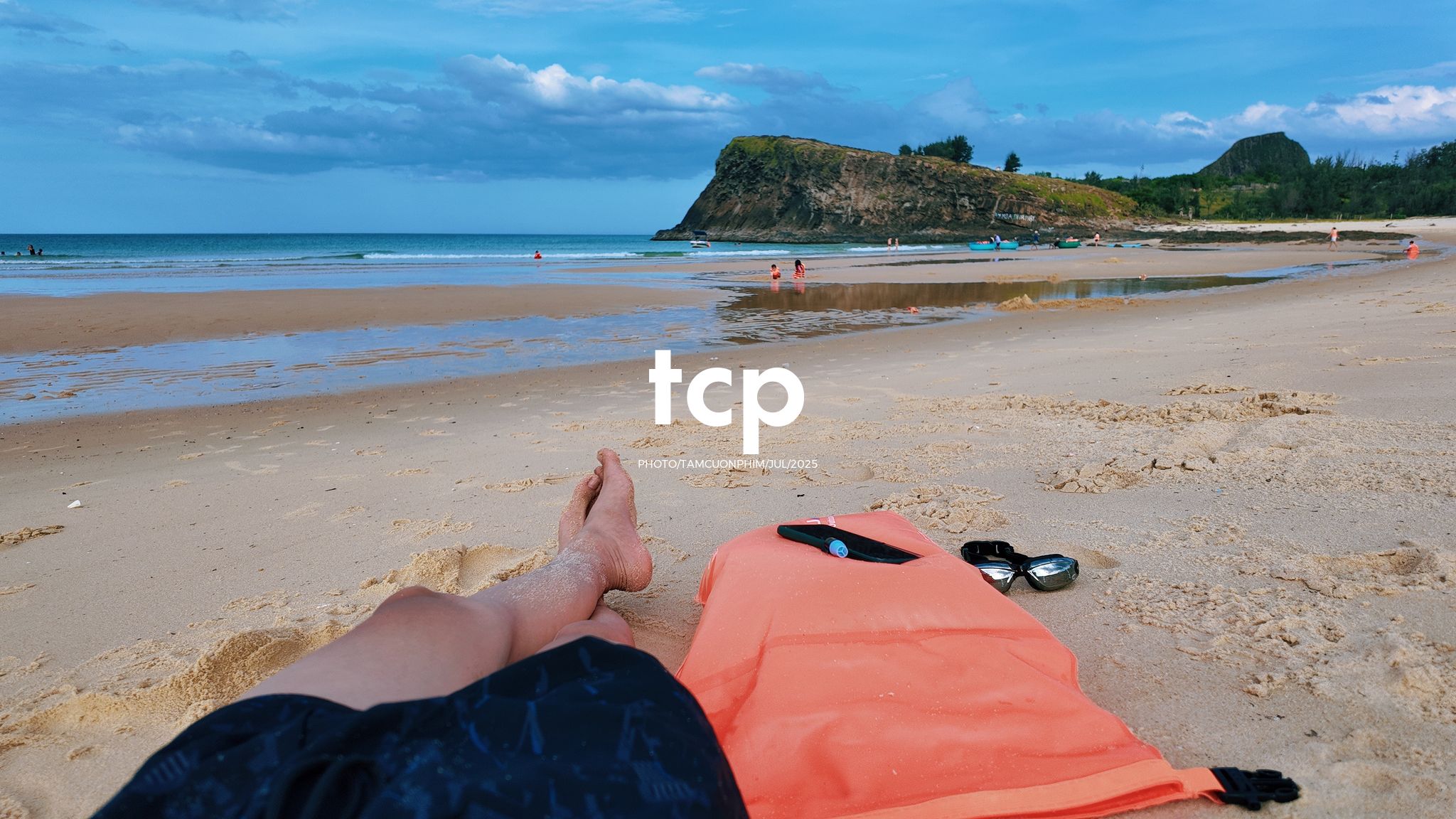 Tám Cuộn Phim - Đi trốn ở thiên đường san hô có gì vui?