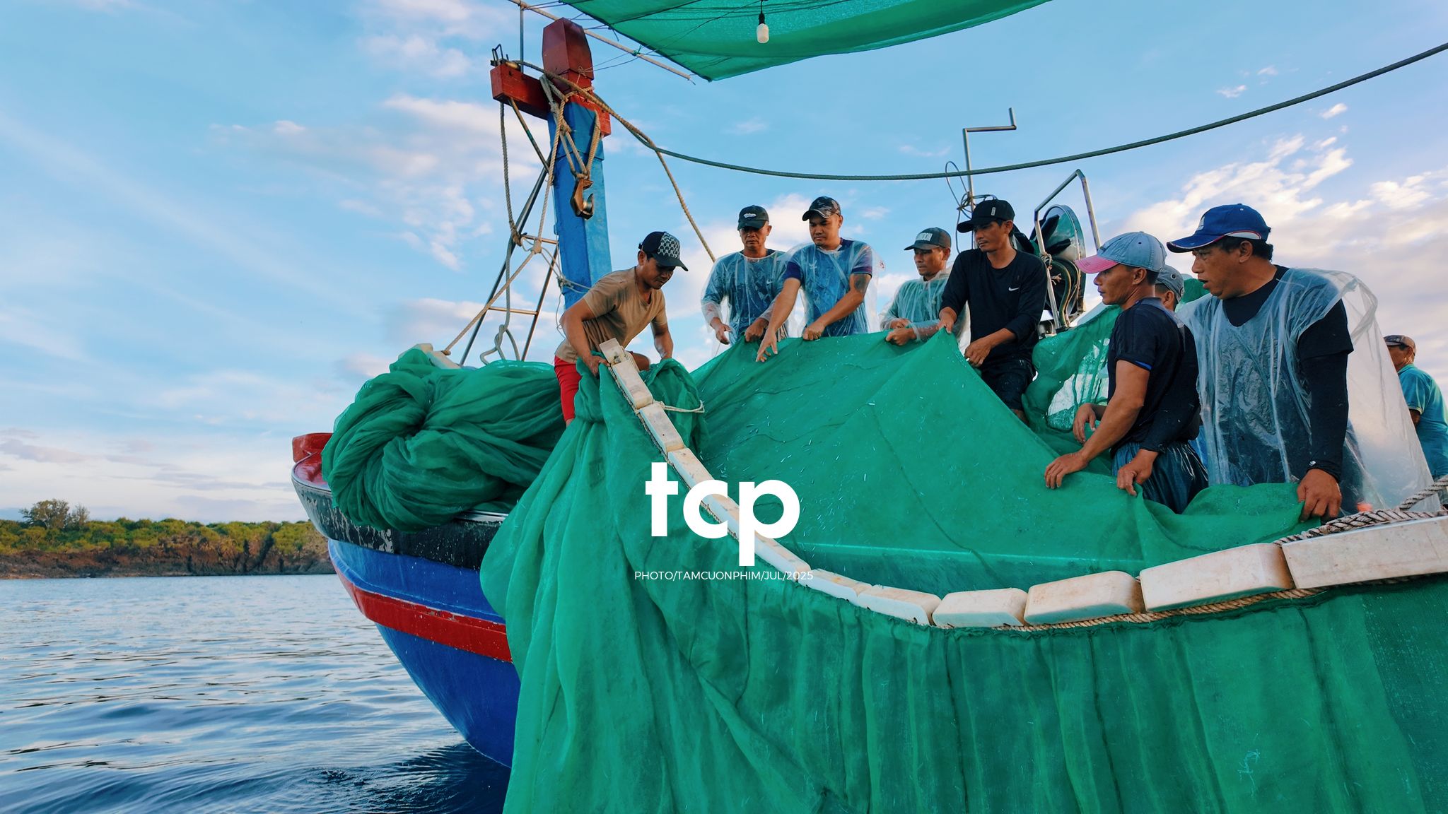 Tám Cuộn Phim - Đi trốn ở thiên đường san hô có gì vui?