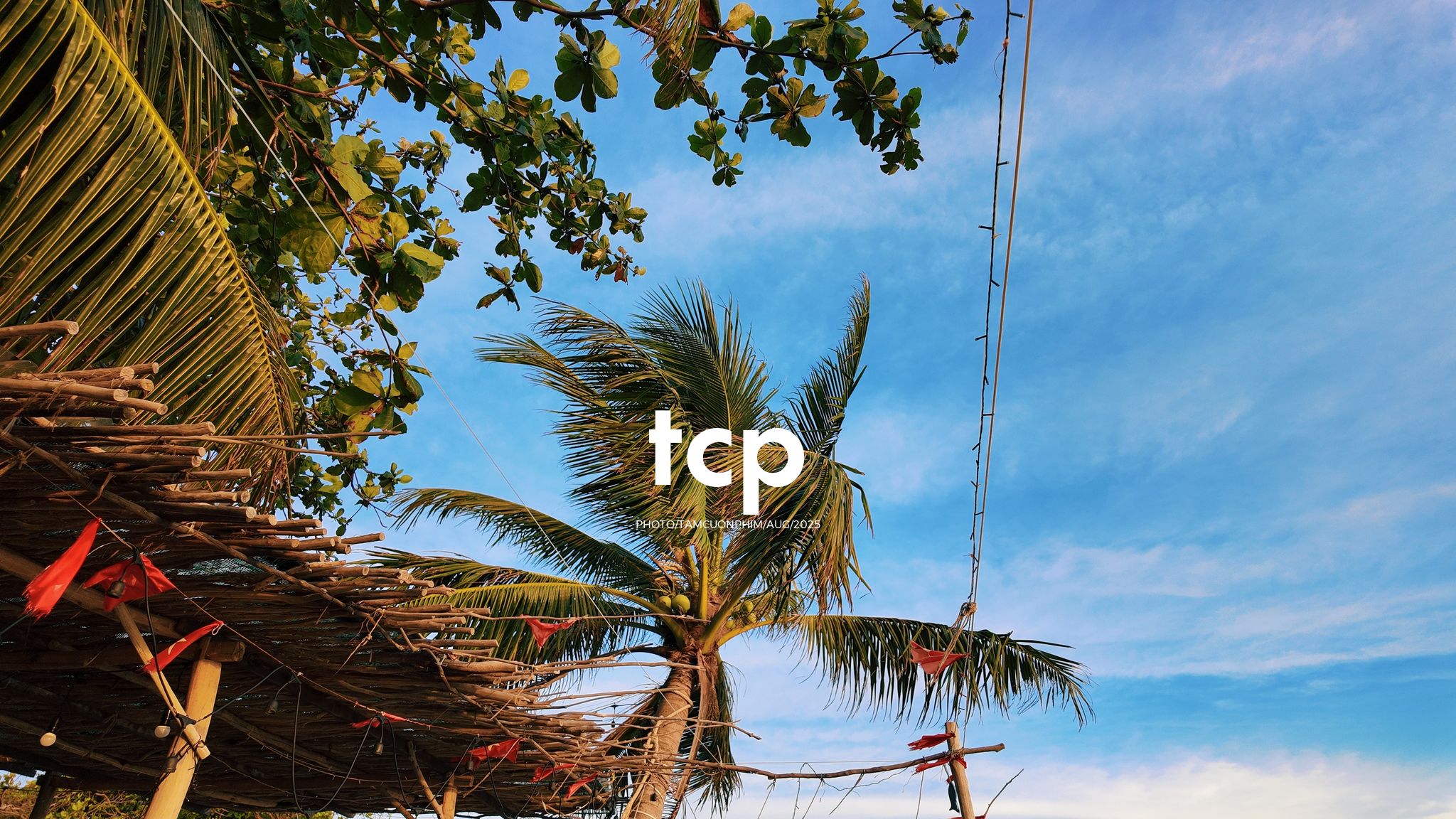 Tám Cuộn Phim - Chuyến đi "hết nước chấm" tại thiên đường biển xanh