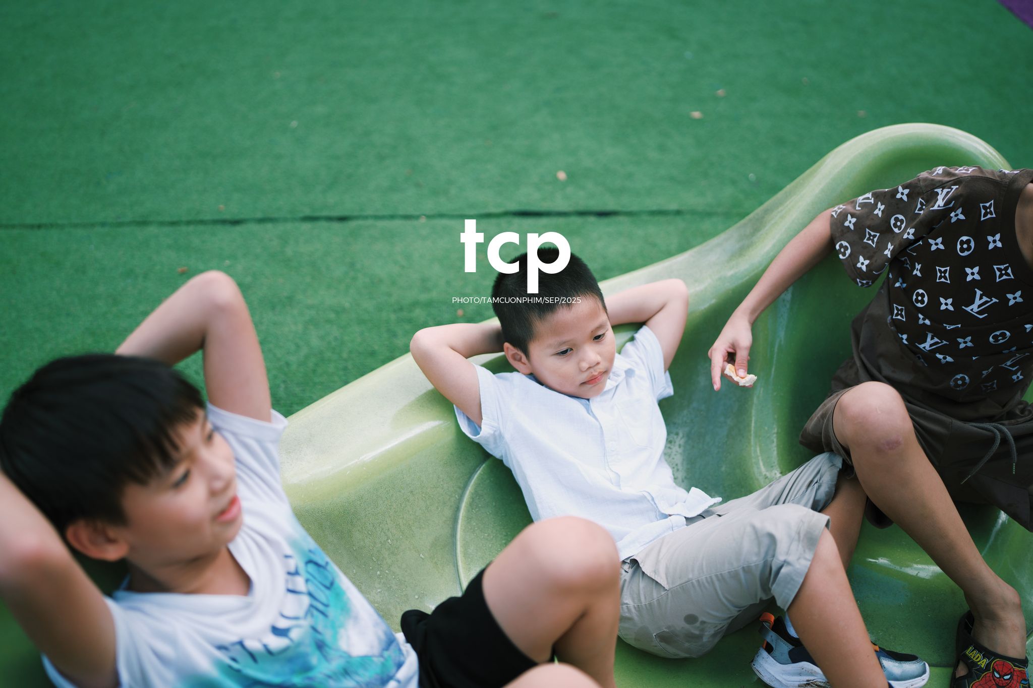 Tám Cuộn Phim - Nhịp điệu xanh và những mảnh ghép đời thường