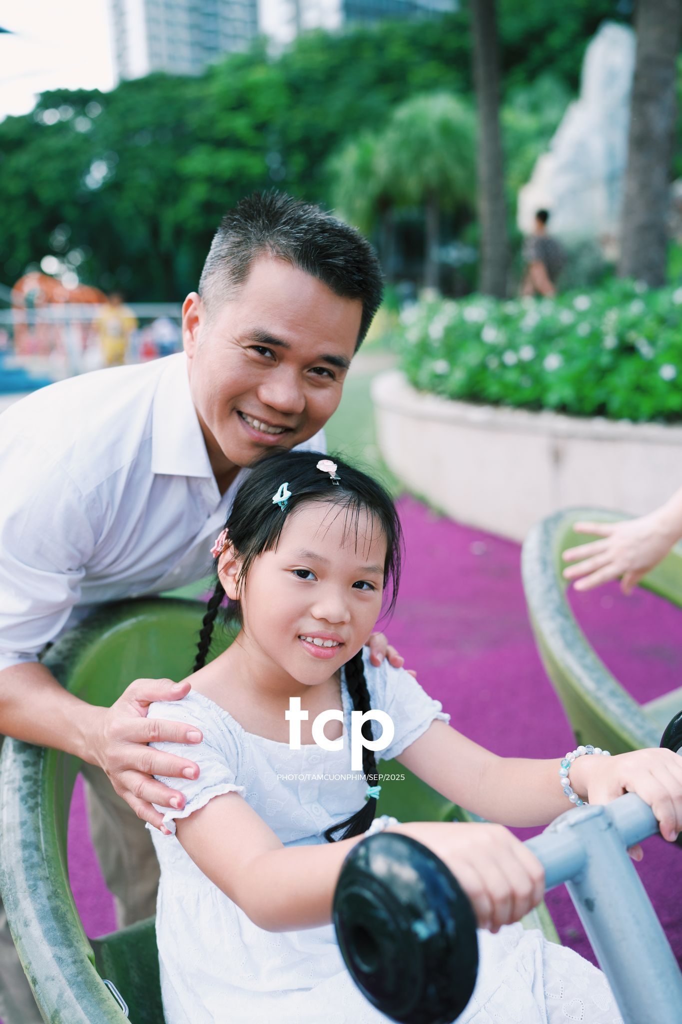 Tám Cuộn Phim - Nhịp điệu xanh và những mảnh ghép đời thường