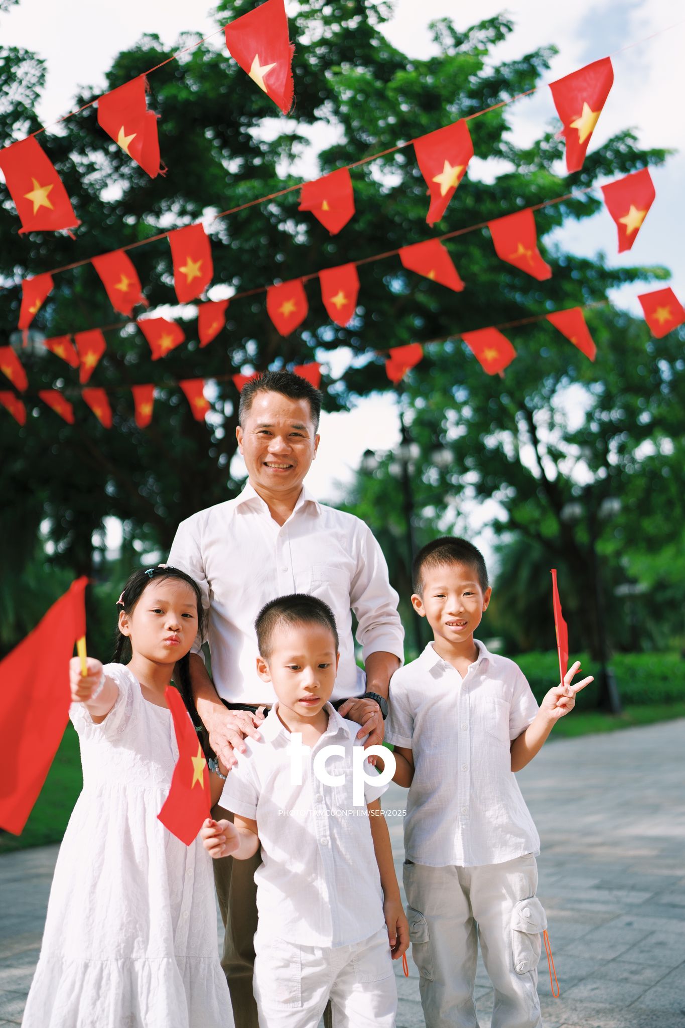 Tám Cuộn Phim - Nhịp điệu xanh và những mảnh ghép đời thường