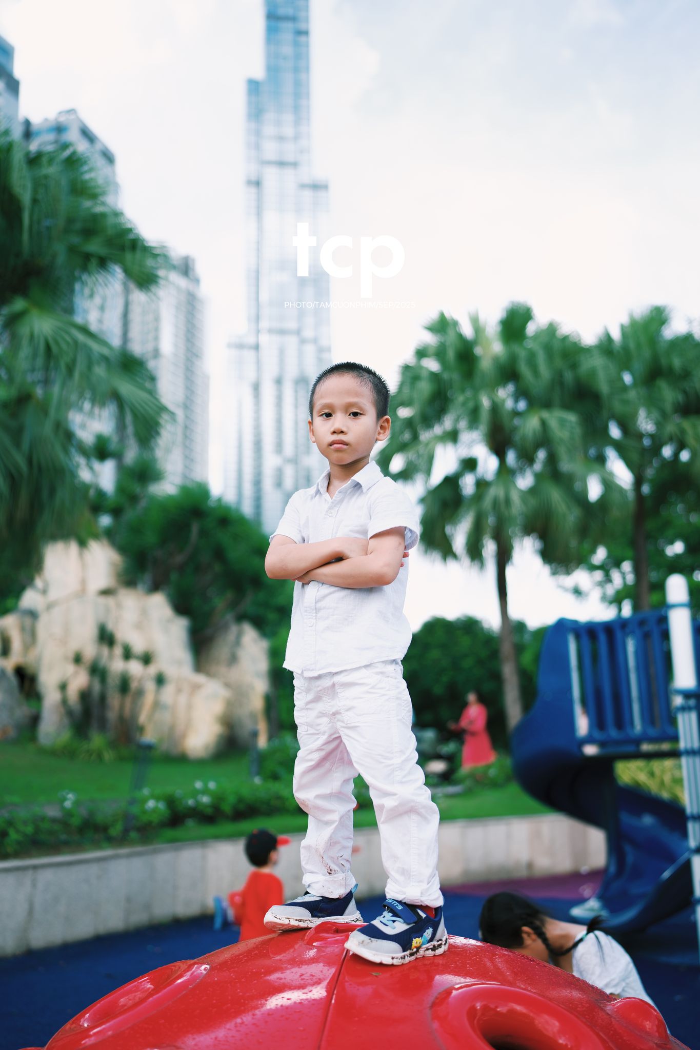 Tám Cuộn Phim - Nhịp điệu xanh và những mảnh ghép đời thường