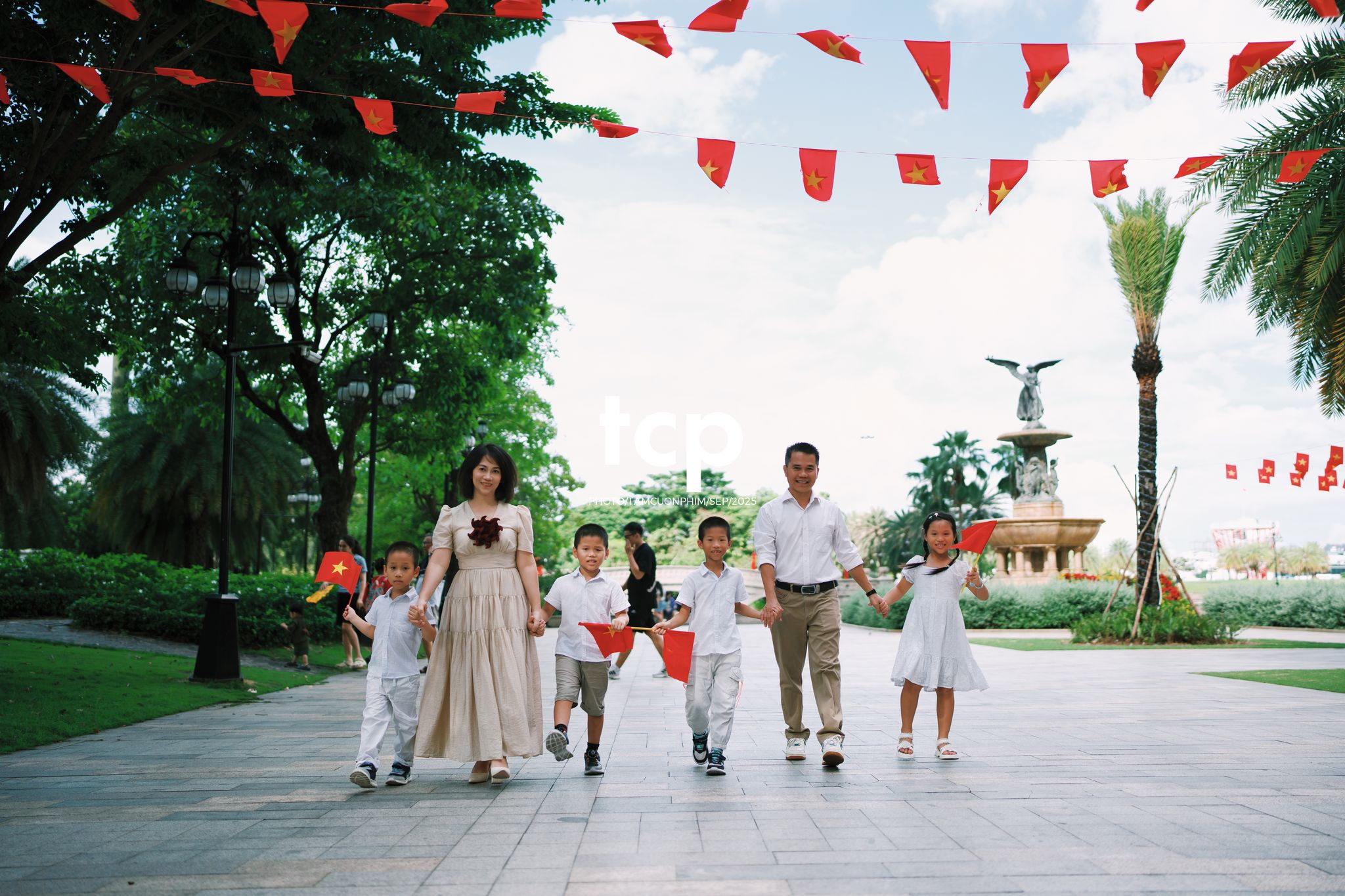 Tám Cuộn Phim - Nhịp điệu xanh và những mảnh ghép đời thường