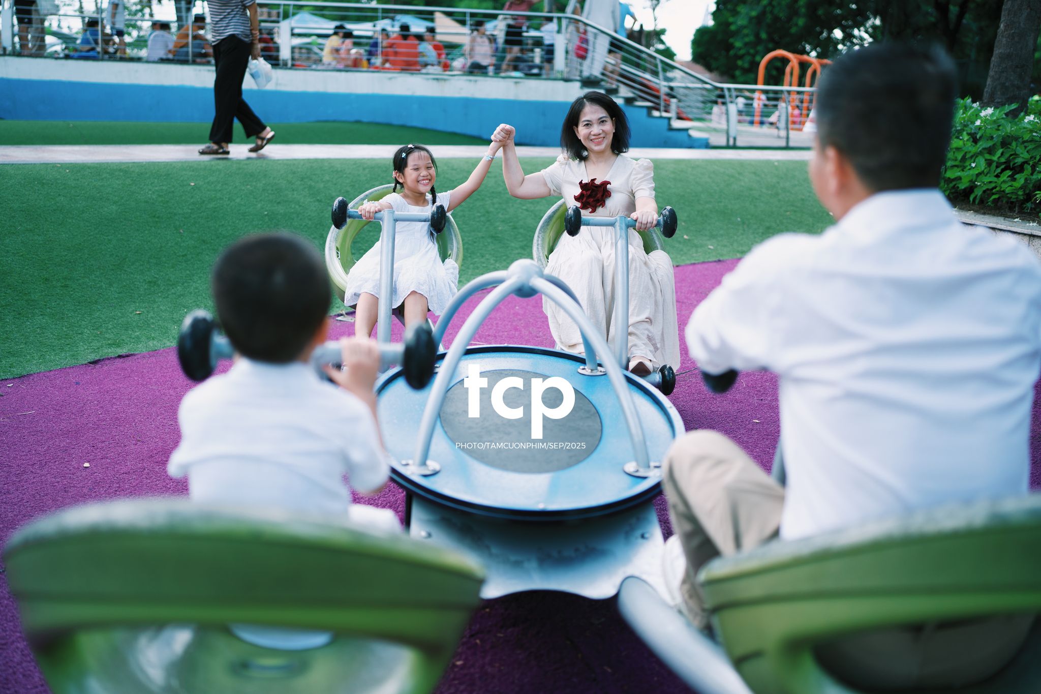 Tám Cuộn Phim - Nhịp điệu xanh và những mảnh ghép đời thường