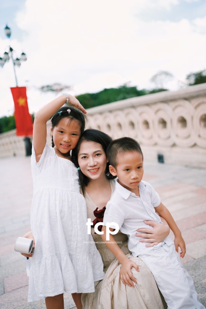 Tám Cuộn Phim - Nhịp điệu xanh và những mảnh ghép đời thường