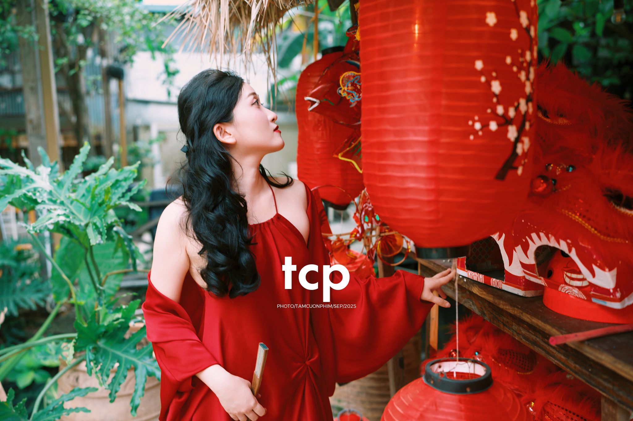 Tám Cuộn Phim - Có ai còn nhớ cái cảm giác xách đèn lồng đi chơi đêm trăng tròn không?