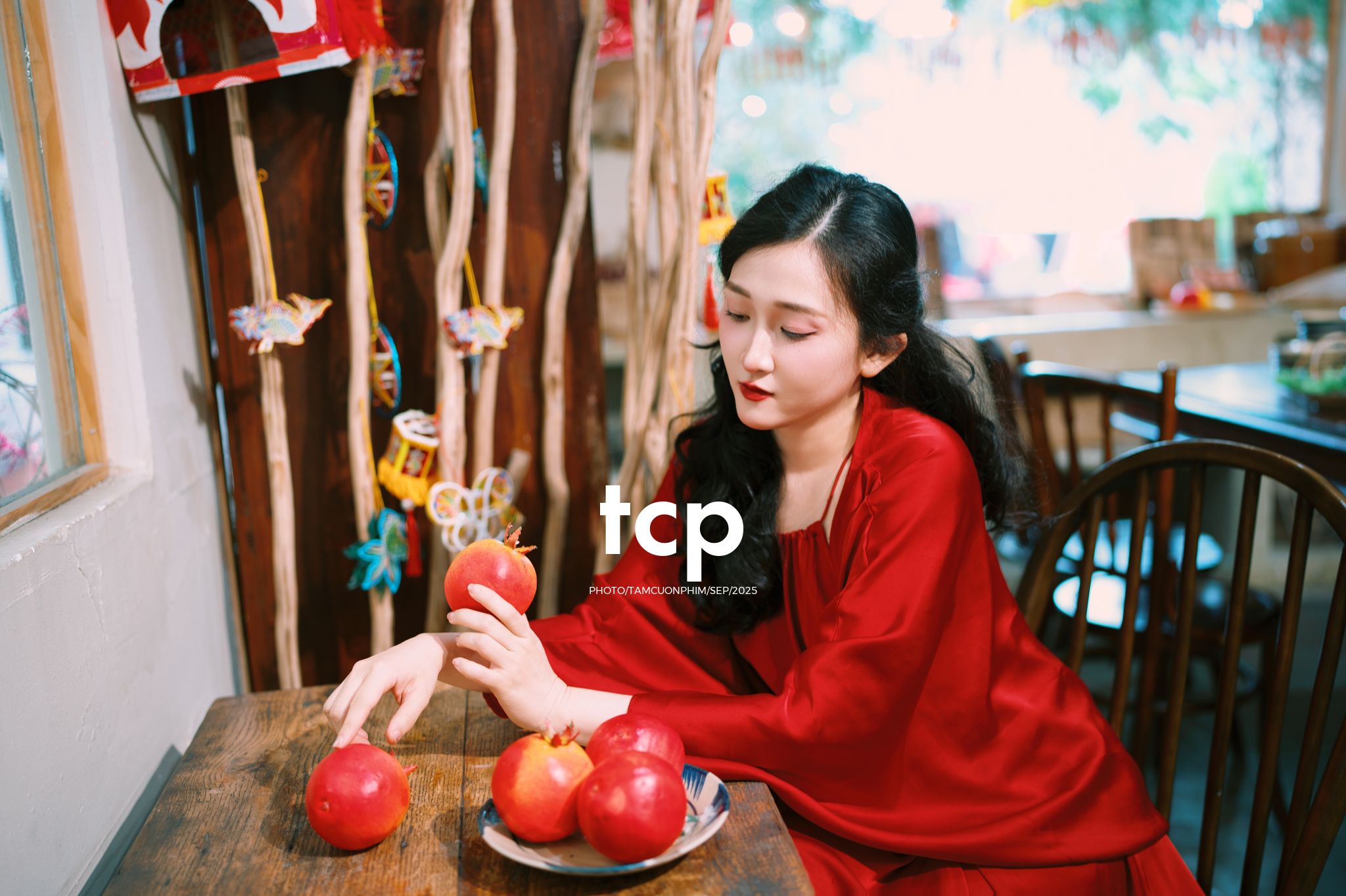 Tám Cuộn Phim - Có ai còn nhớ cái cảm giác xách đèn lồng đi chơi đêm trăng tròn không?