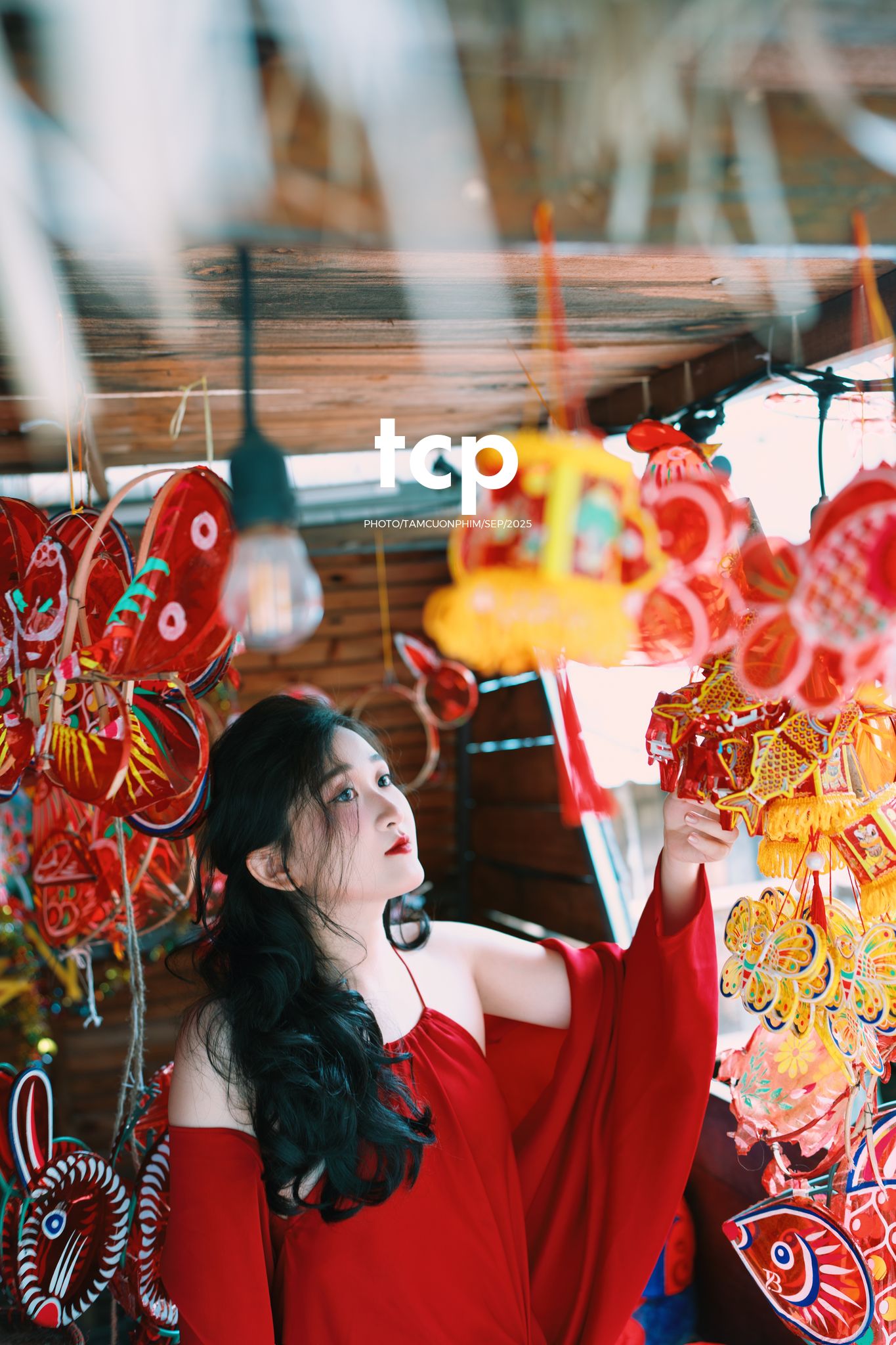 Tám Cuộn Phim - Có ai còn nhớ cái cảm giác xách đèn lồng đi chơi đêm trăng tròn không?