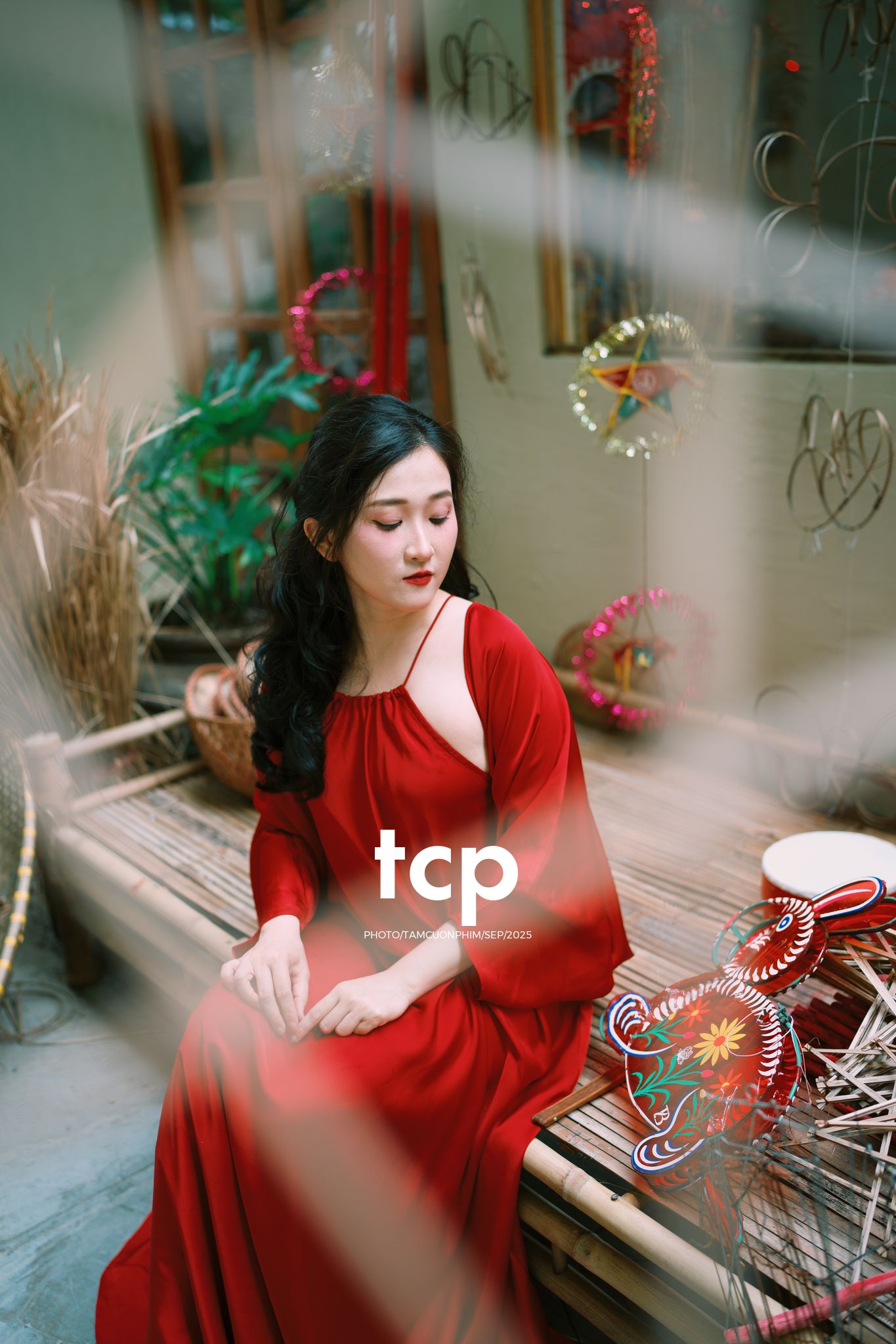 Tám Cuộn Phim - Có ai còn nhớ cái cảm giác xách đèn lồng đi chơi đêm trăng tròn không?