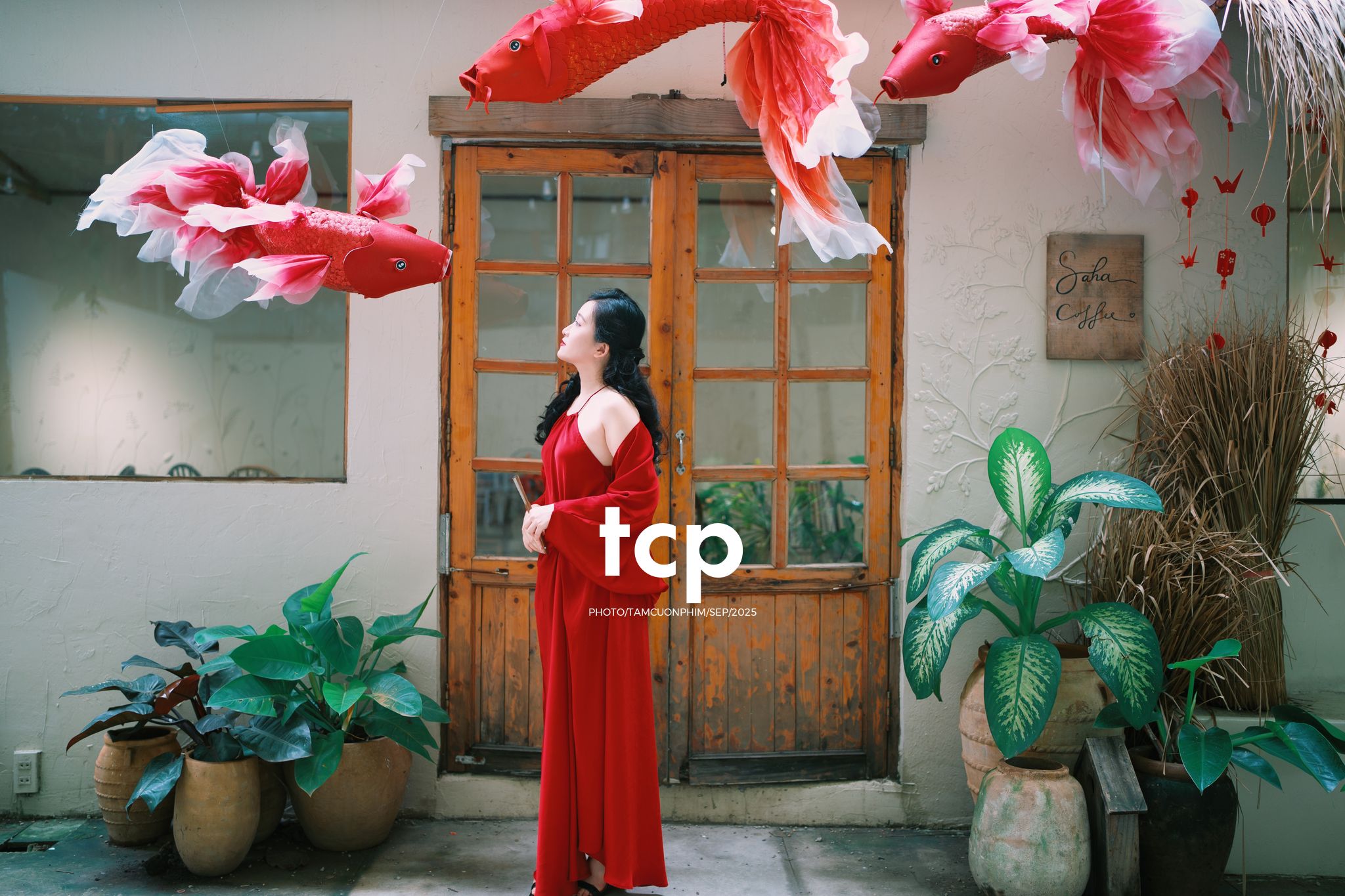 Tám Cuộn Phim - Có ai còn nhớ cái cảm giác xách đèn lồng đi chơi đêm trăng tròn không?