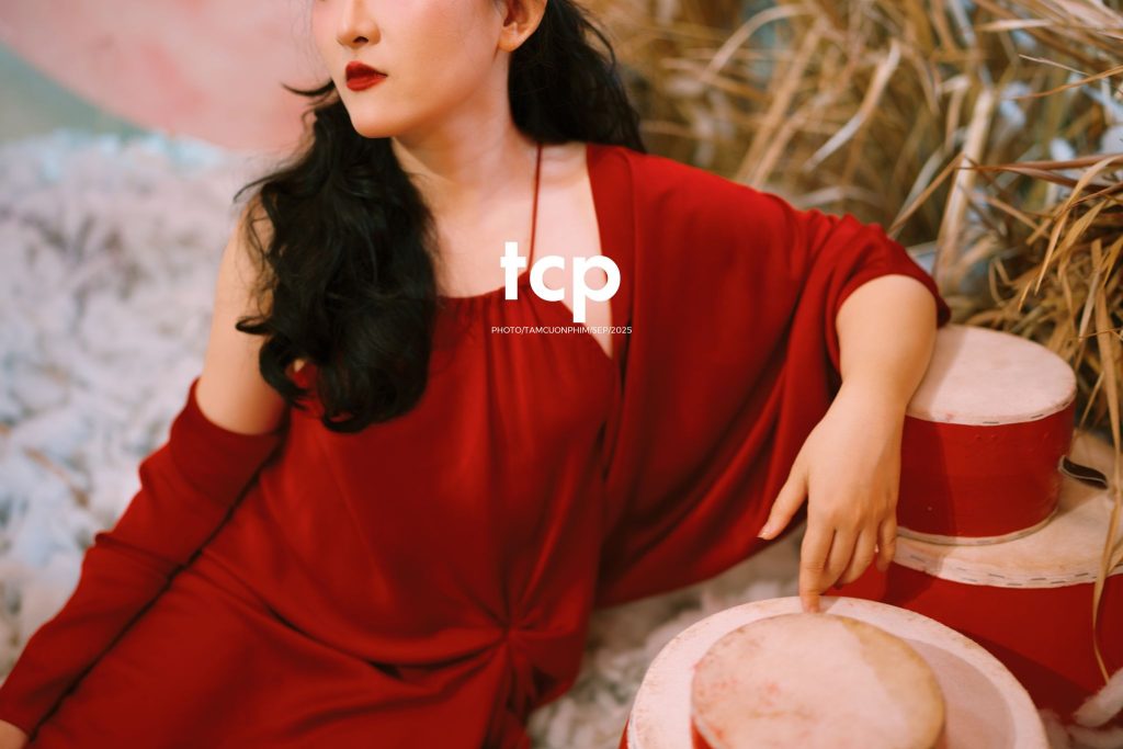 Tám Cuộn Phim - Có ai còn nhớ cái cảm giác xách đèn lồng đi chơi đêm trăng tròn không?