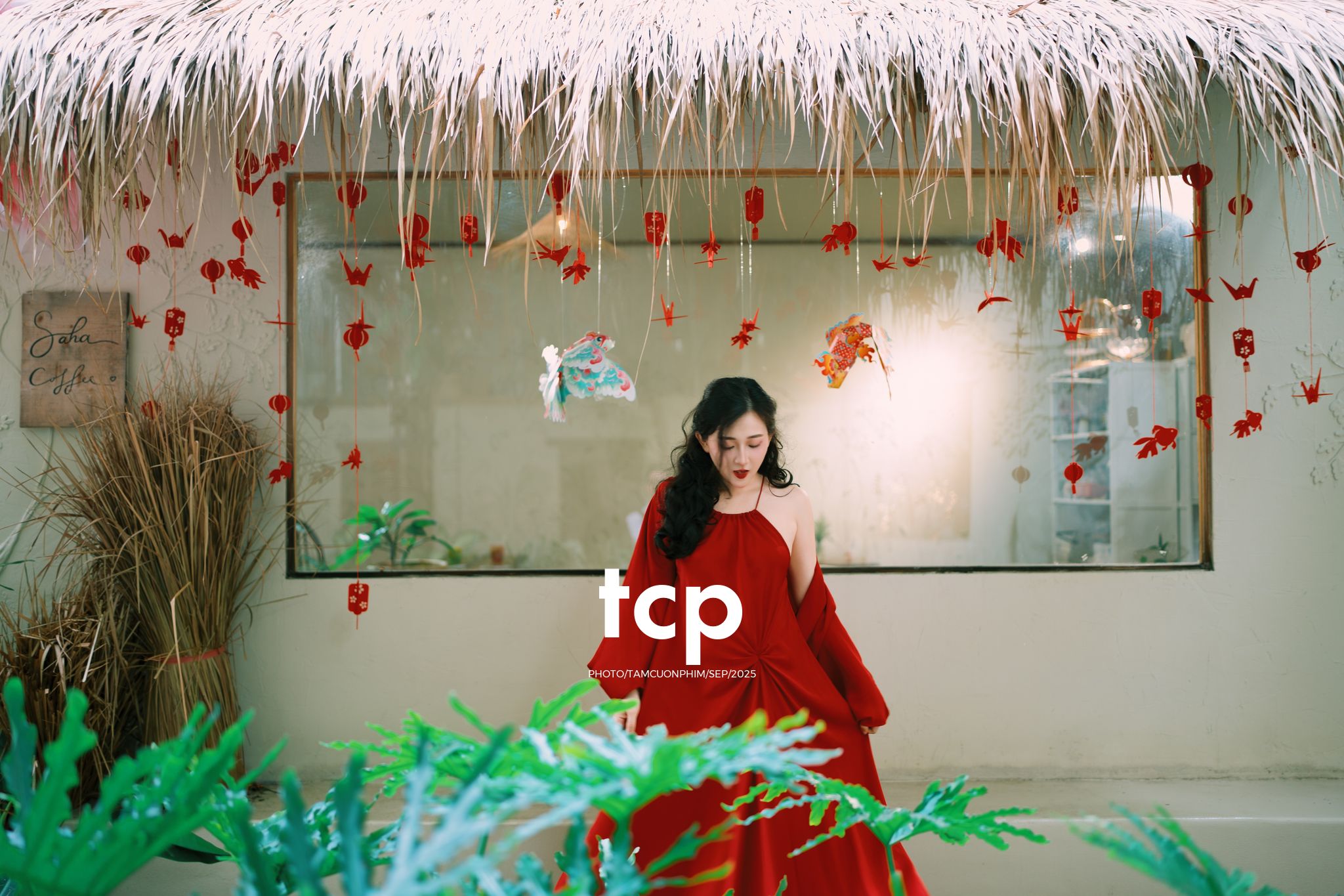 Tám Cuộn Phim - Có ai còn nhớ cái cảm giác xách đèn lồng đi chơi đêm trăng tròn không?