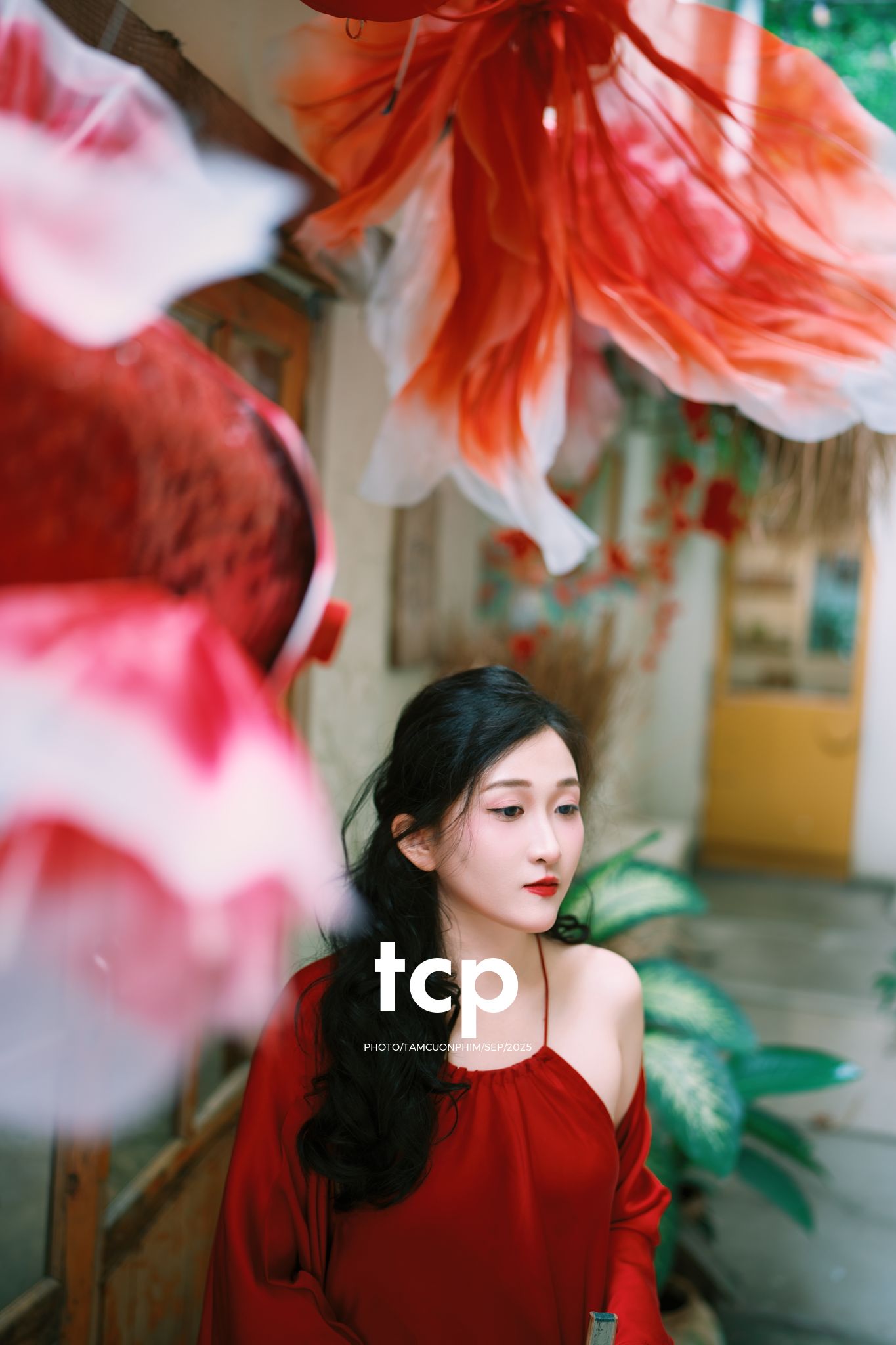 Tám Cuộn Phim - Có ai còn nhớ cái cảm giác xách đèn lồng đi chơi đêm trăng tròn không?