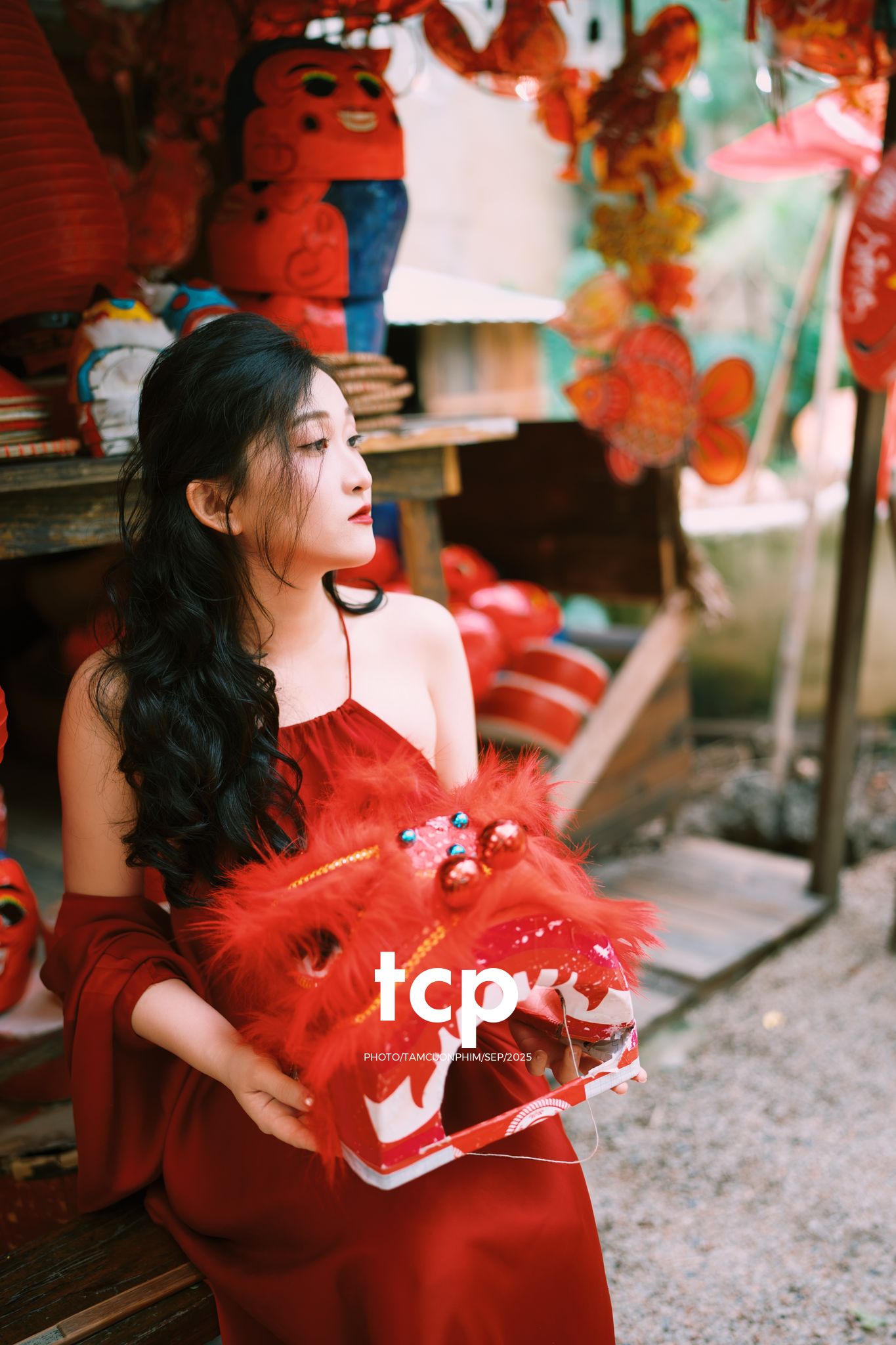 Tám Cuộn Phim - Có ai còn nhớ cái cảm giác xách đèn lồng đi chơi đêm trăng tròn không?