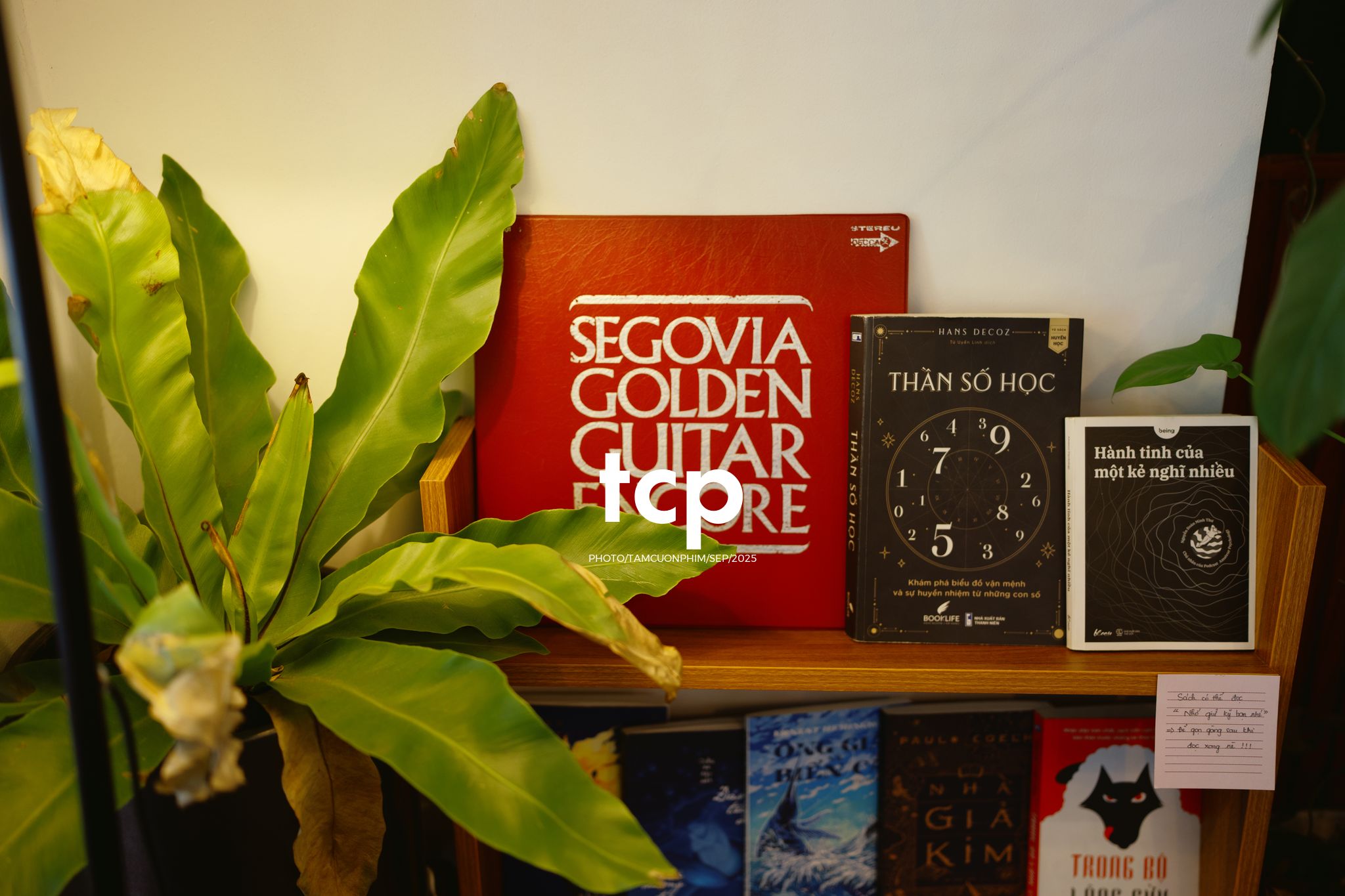 Tám Cuộn Phim - Góc nhỏ bình yên cho tâm hồn "ghiền" cafe