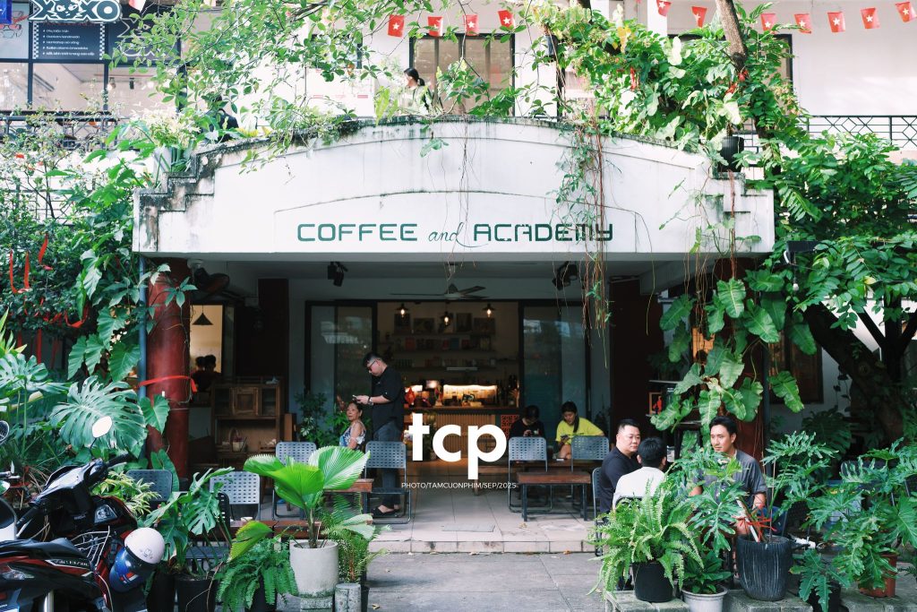Tám Cuộn Phim - Góc nhỏ bình yên cho tâm hồn "ghiền" cafe