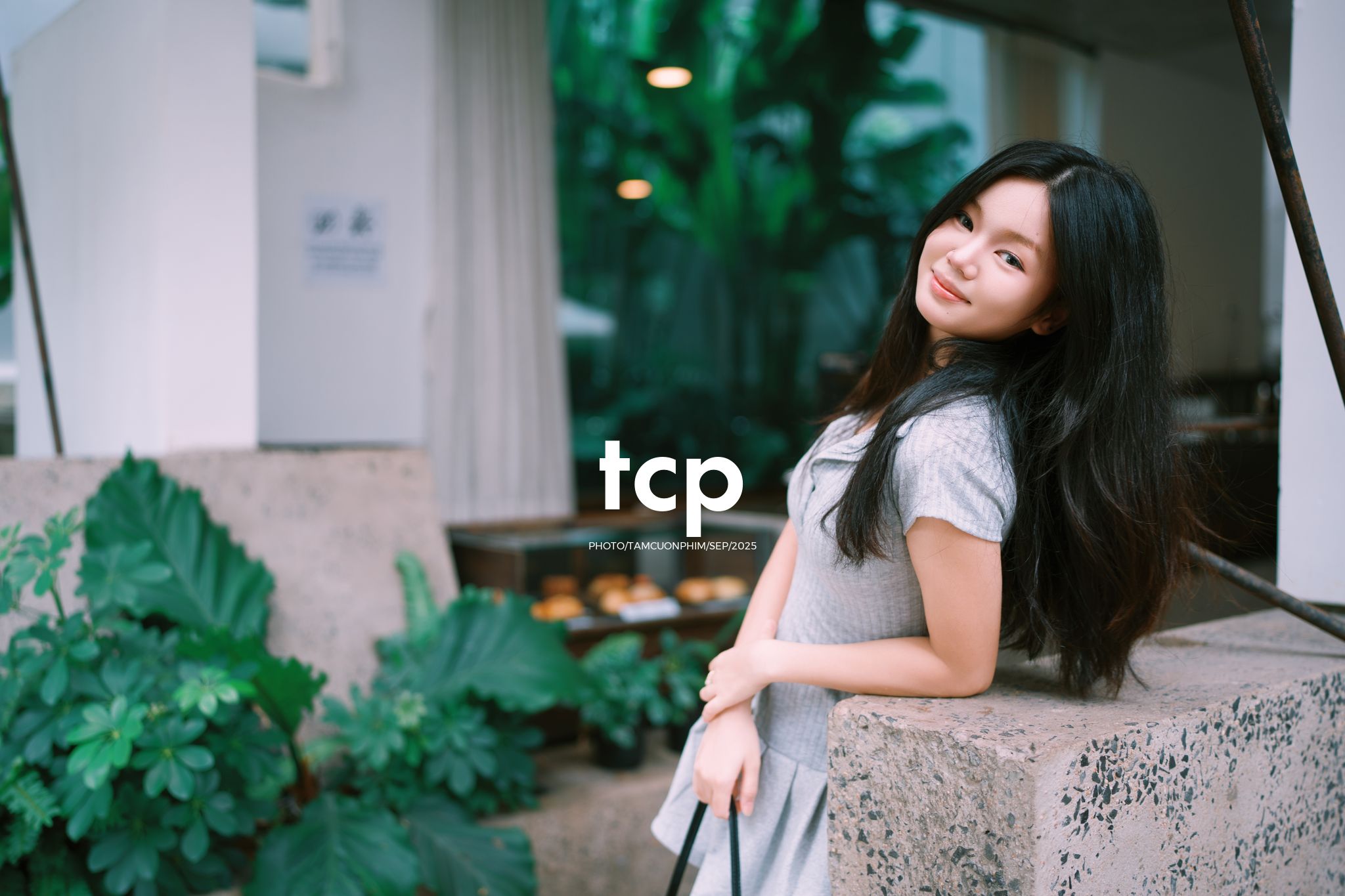 Tám Cuộn Phim - Cốc cà phê vẫn còn bốc khói