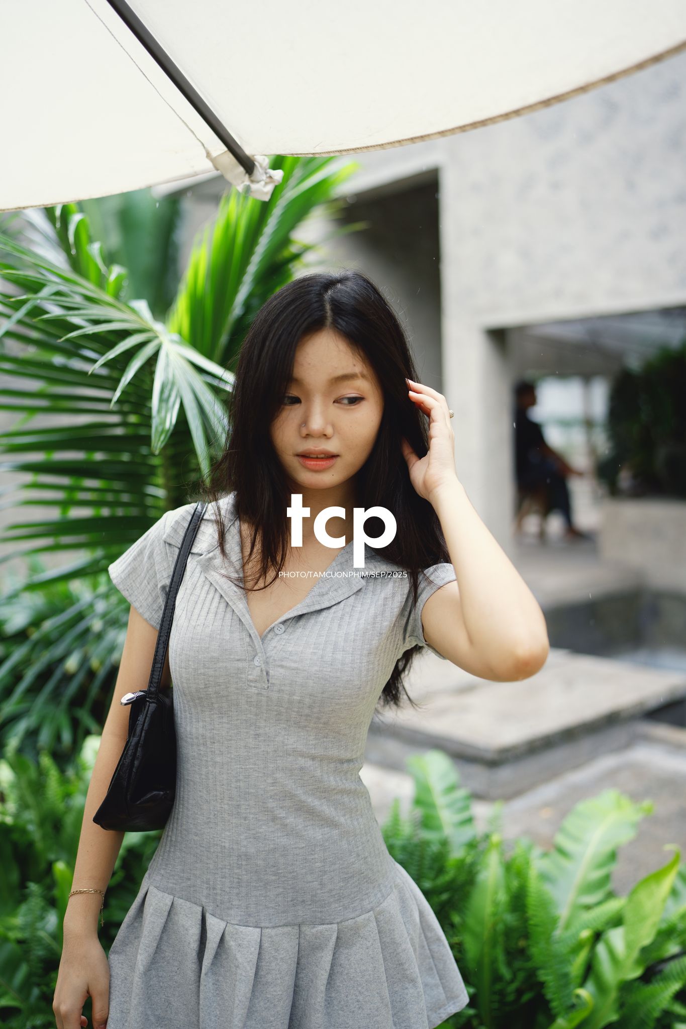 Tám Cuộn Phim - Cốc cà phê vẫn còn bốc khói