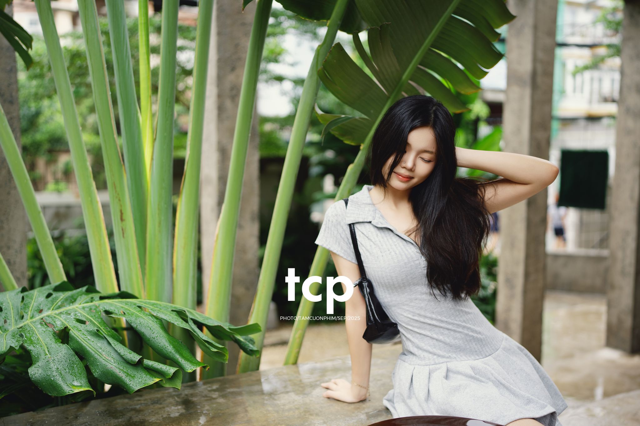 Tám Cuộn Phim - Cốc cà phê vẫn còn bốc khói