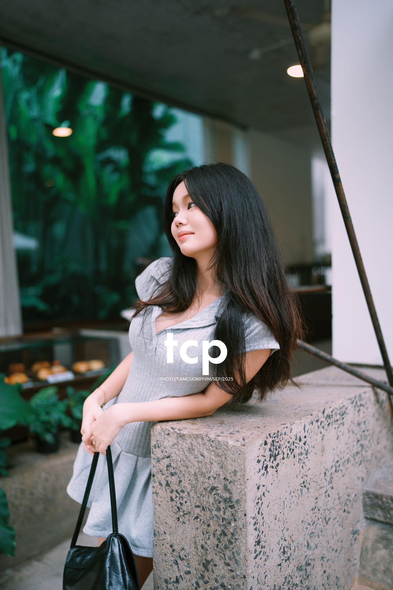 Tám Cuộn Phim - Cốc cà phê vẫn còn bốc khói