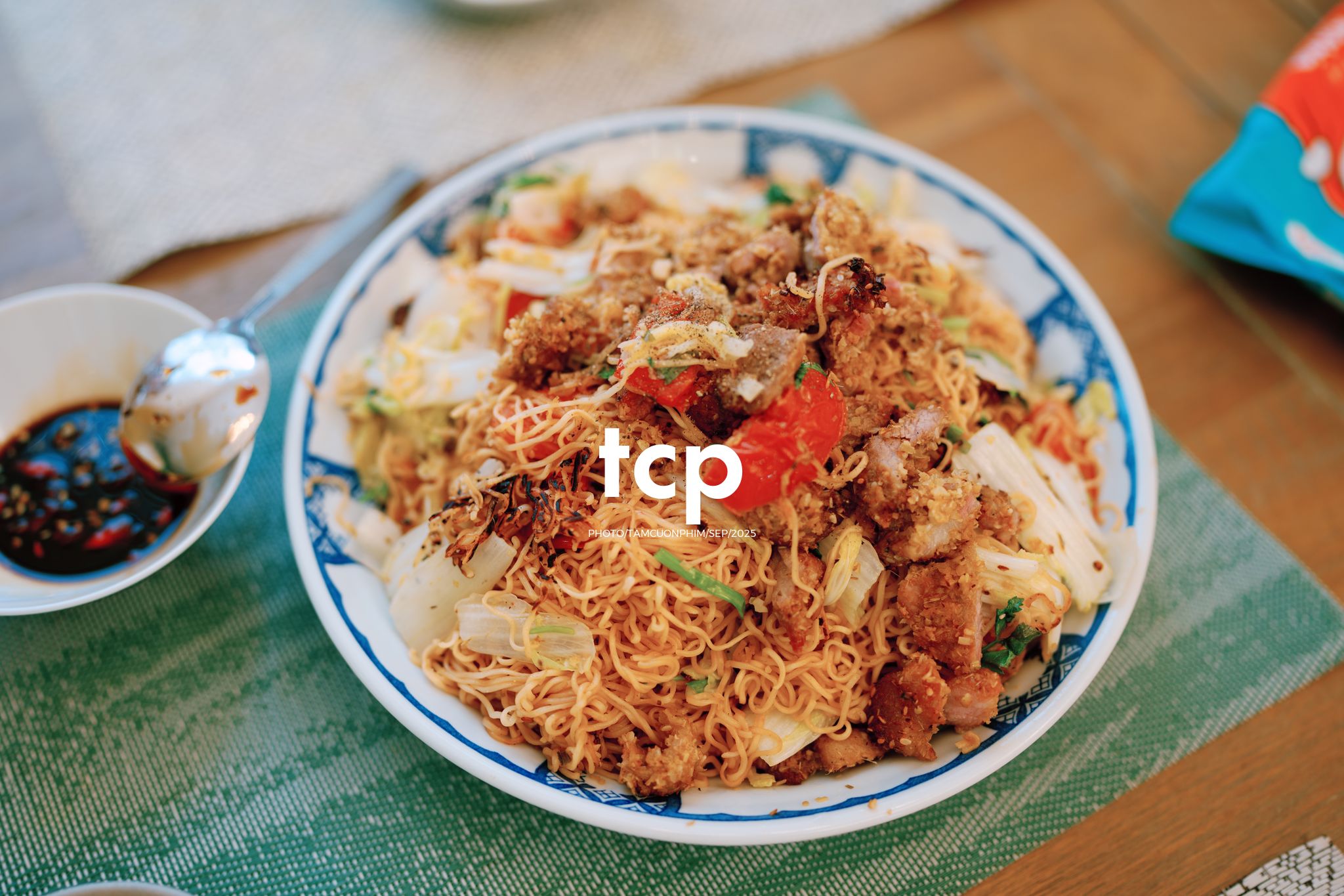 Tám Cuộn Phim - Sự kết nối dịu dàng giữa người và bạn nhỏ bốn chân