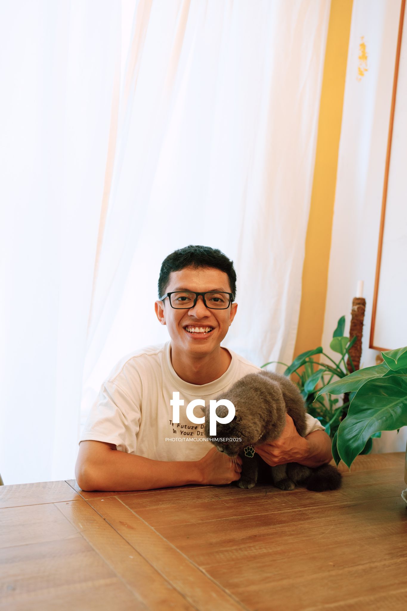 Tám Cuộn Phim - Sự kết nối dịu dàng giữa người và bạn nhỏ bốn chân