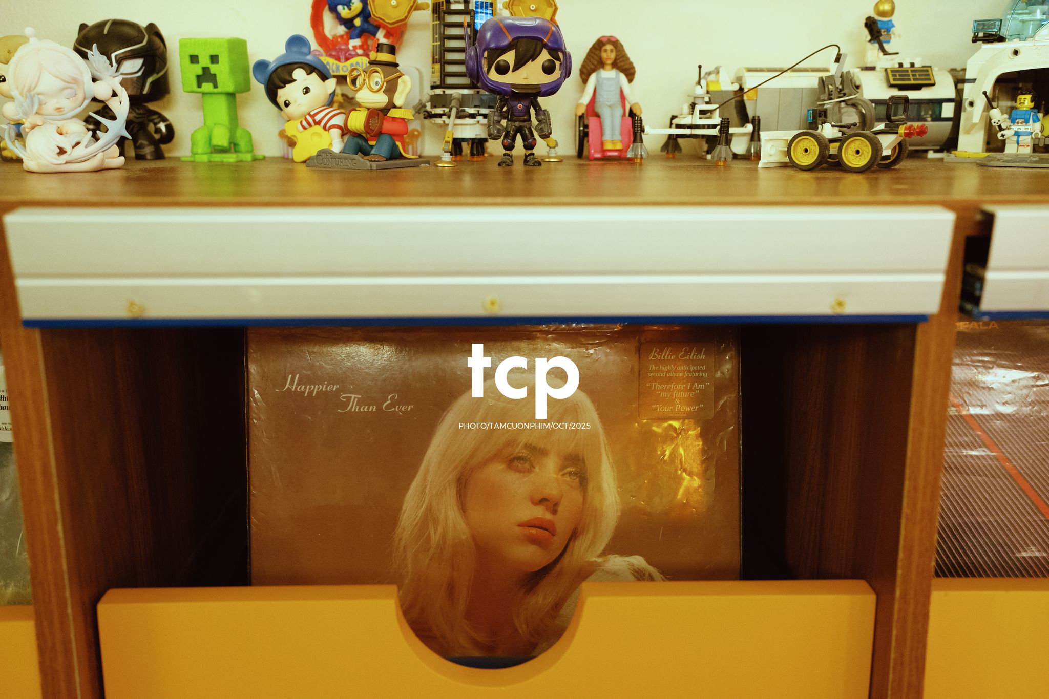 Tám Cuộn Phim - Những mảnh ghép dịu dàng của một tâm hồn tinh tế