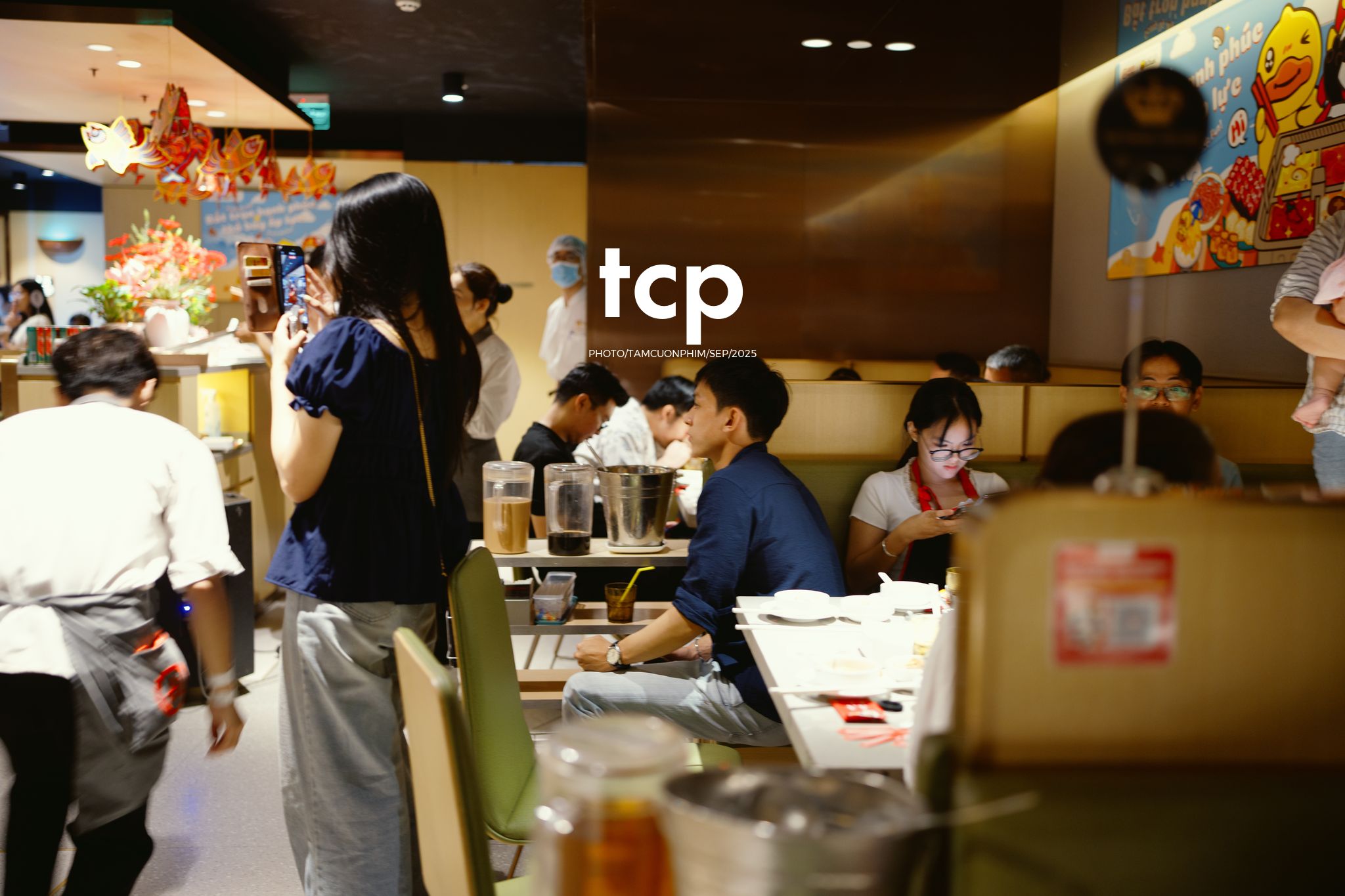 Tám Cuộn Phim - Những mảnh ghép dịu dàng của một tâm hồn tinh tế