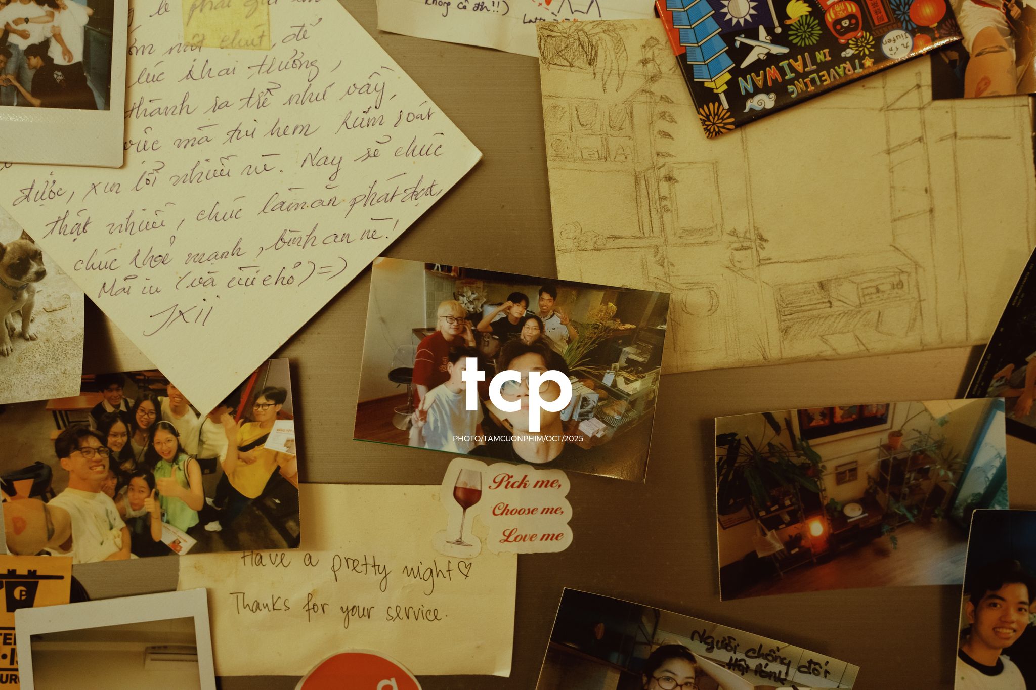 Tám Cuộn Phim - Những mảnh ghép dịu dàng của một tâm hồn tinh tế