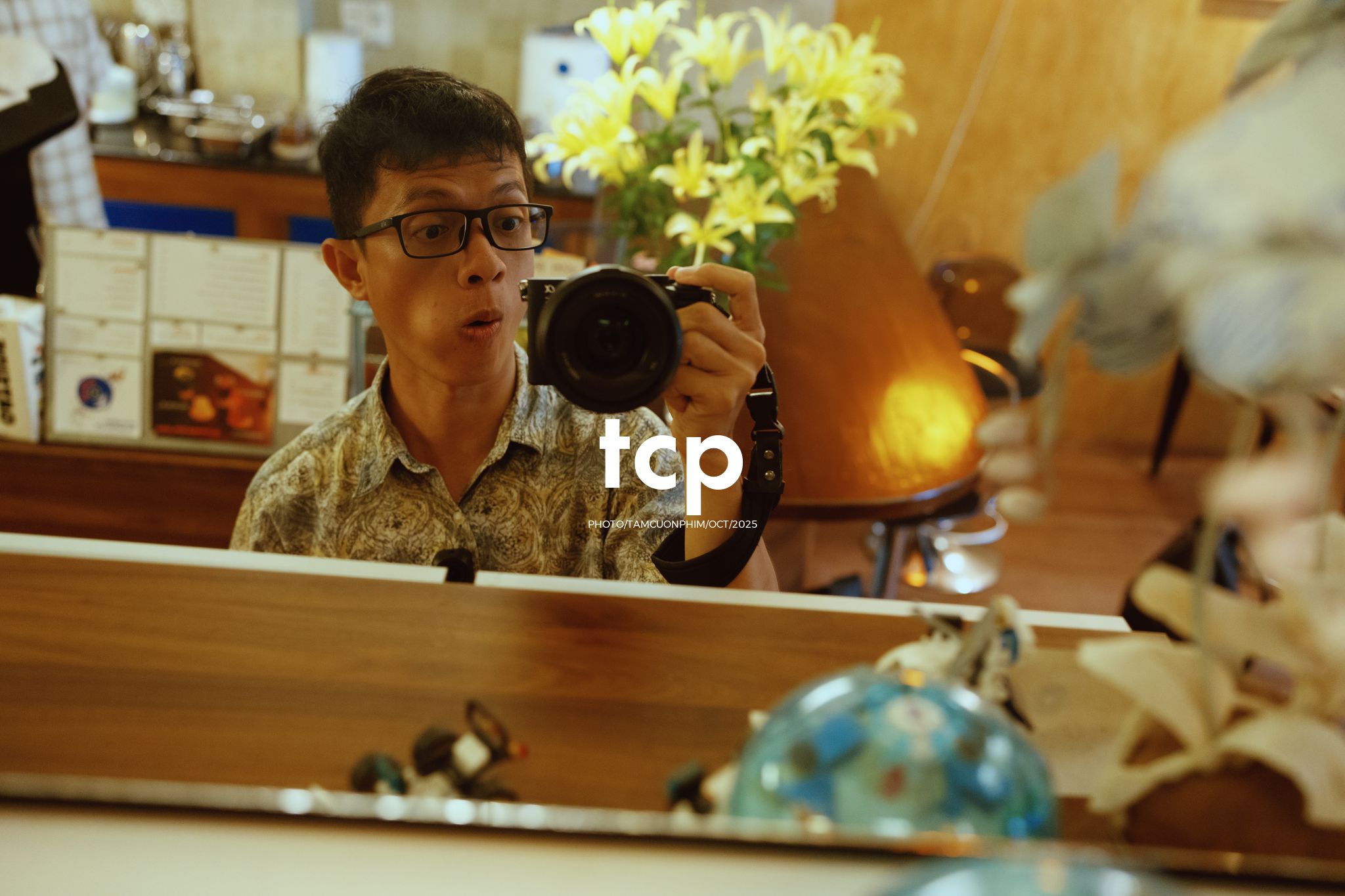 Tám Cuộn Phim - Những mảnh ghép dịu dàng của một tâm hồn tinh tế