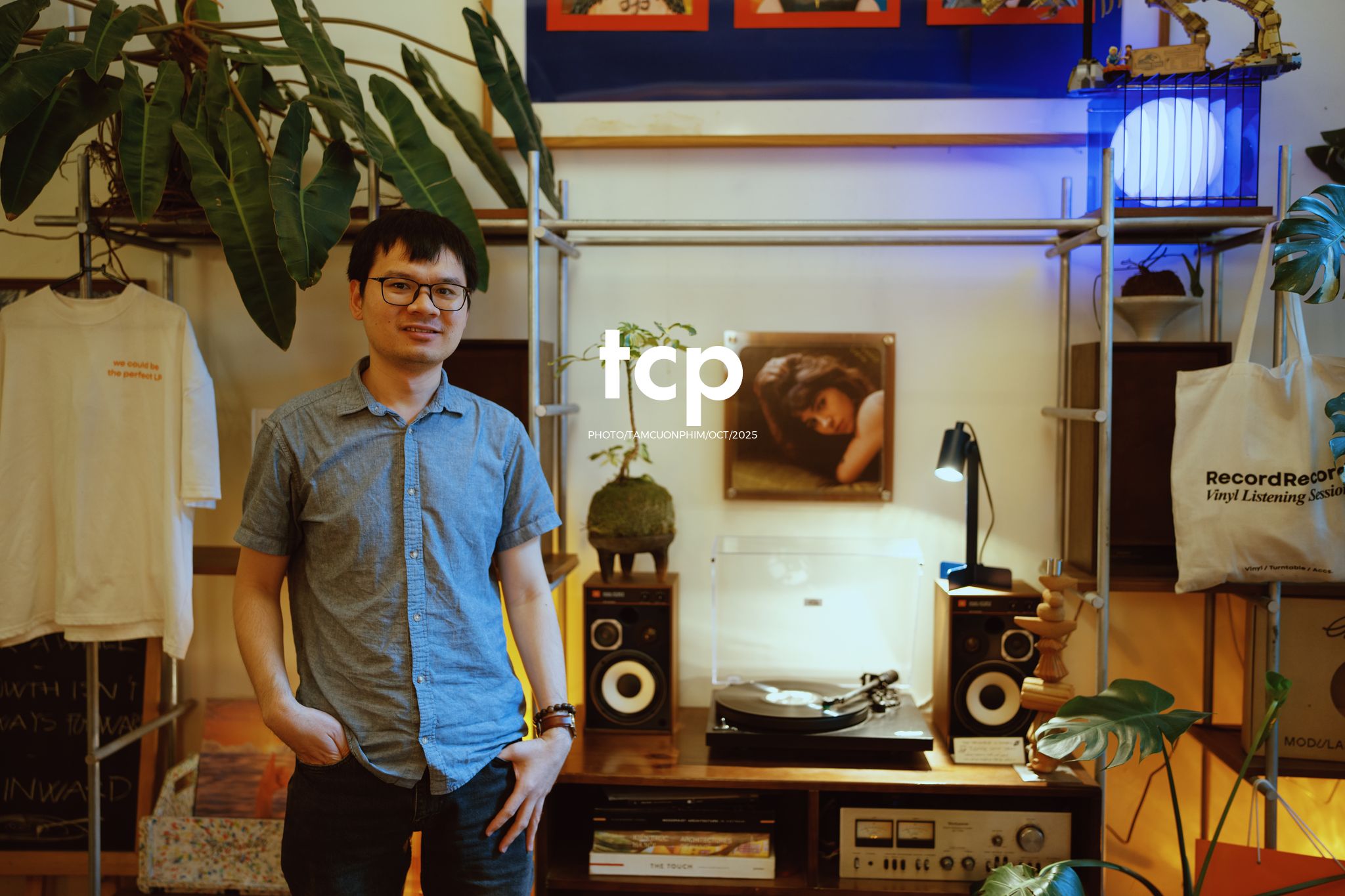 Tám Cuộn Phim - Những mảnh ghép dịu dàng của một tâm hồn tinh tế