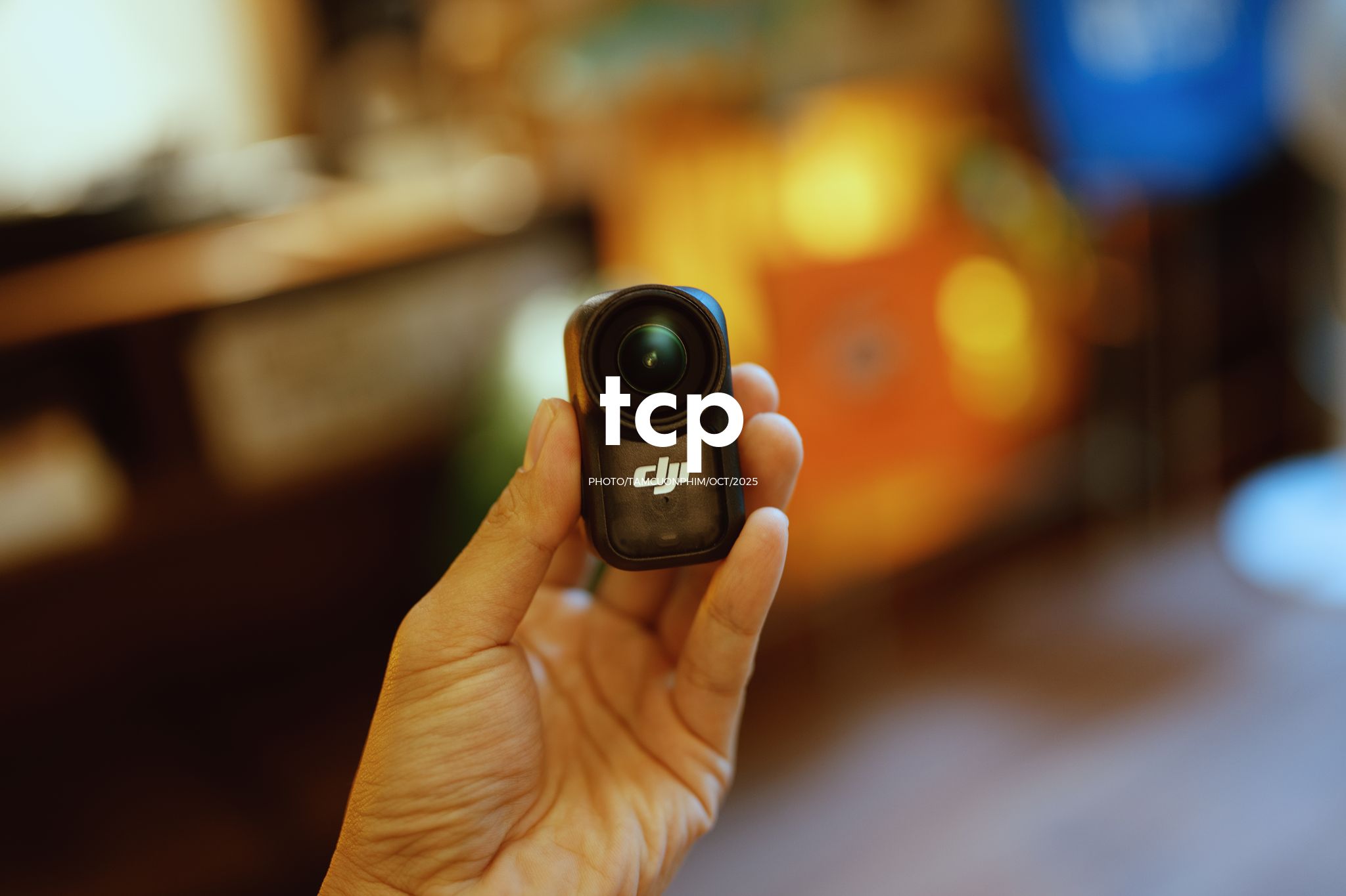 Tám Cuộn Phim - Những mảnh ghép dịu dàng của một tâm hồn tinh tế