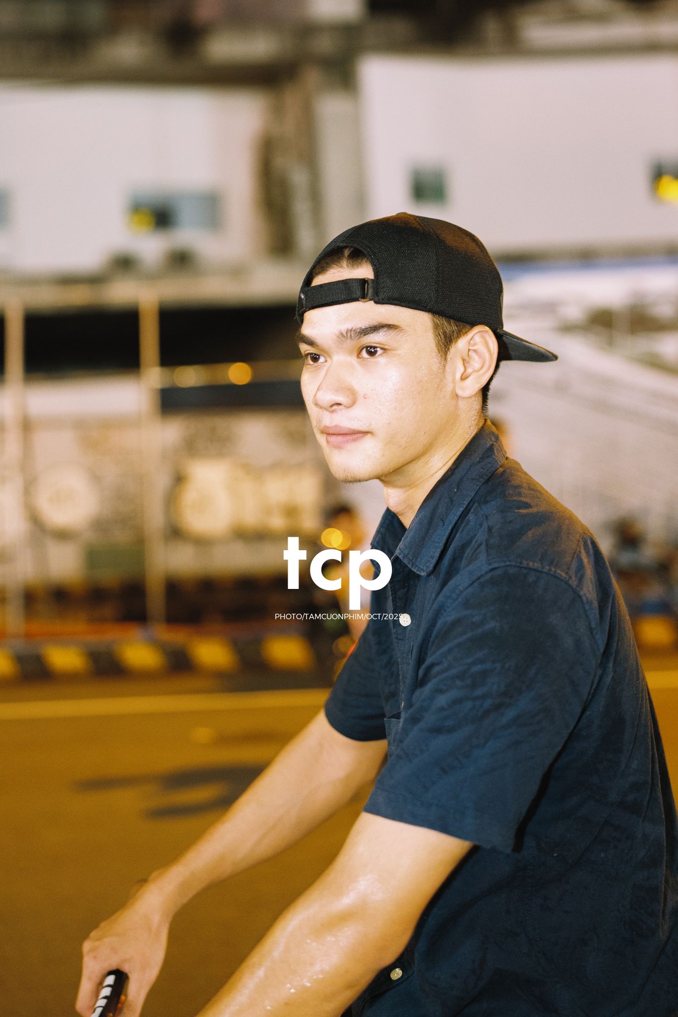 Tám Cuộn Phim - Nhịp điệu đường phố và ánh sáng neon