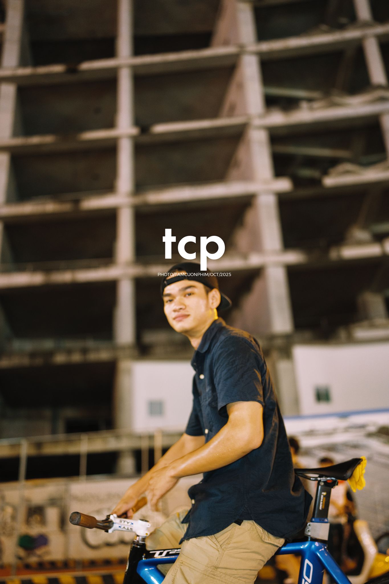 Tám Cuộn Phim - Nhịp điệu đường phố và ánh sáng neon